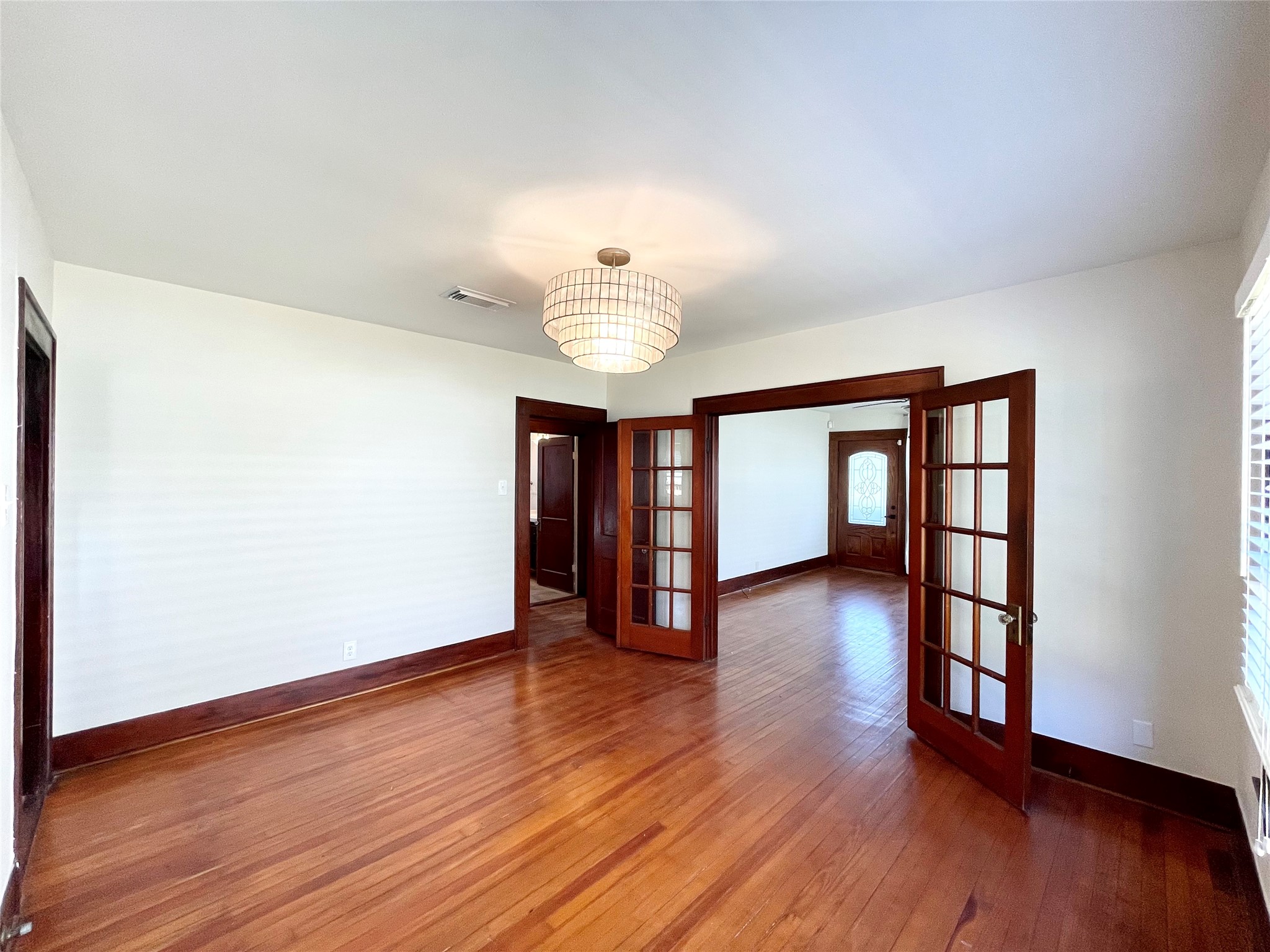 405 E 28th Street Property Photo 14