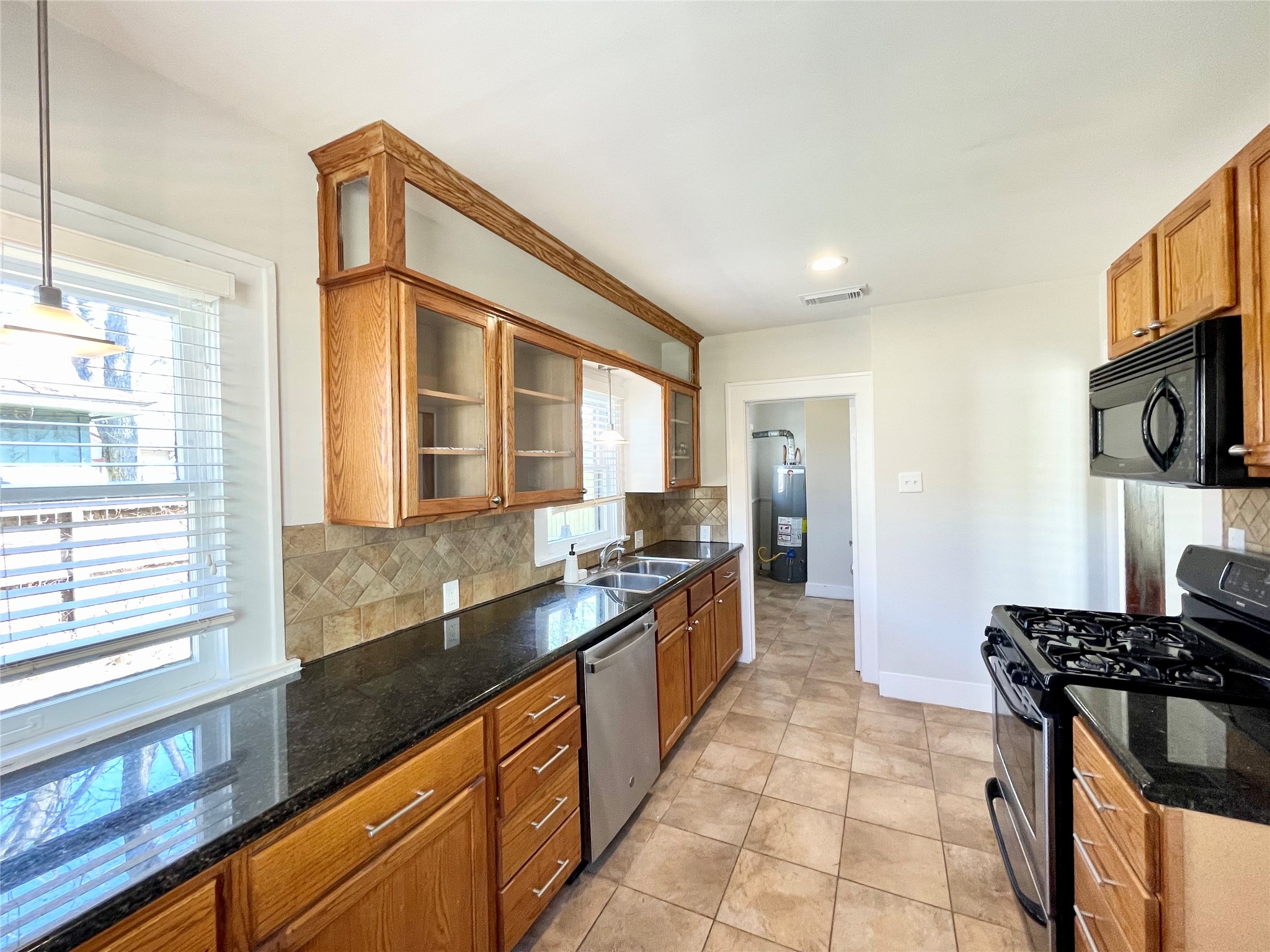 405 E 28th Street Property Photo 19