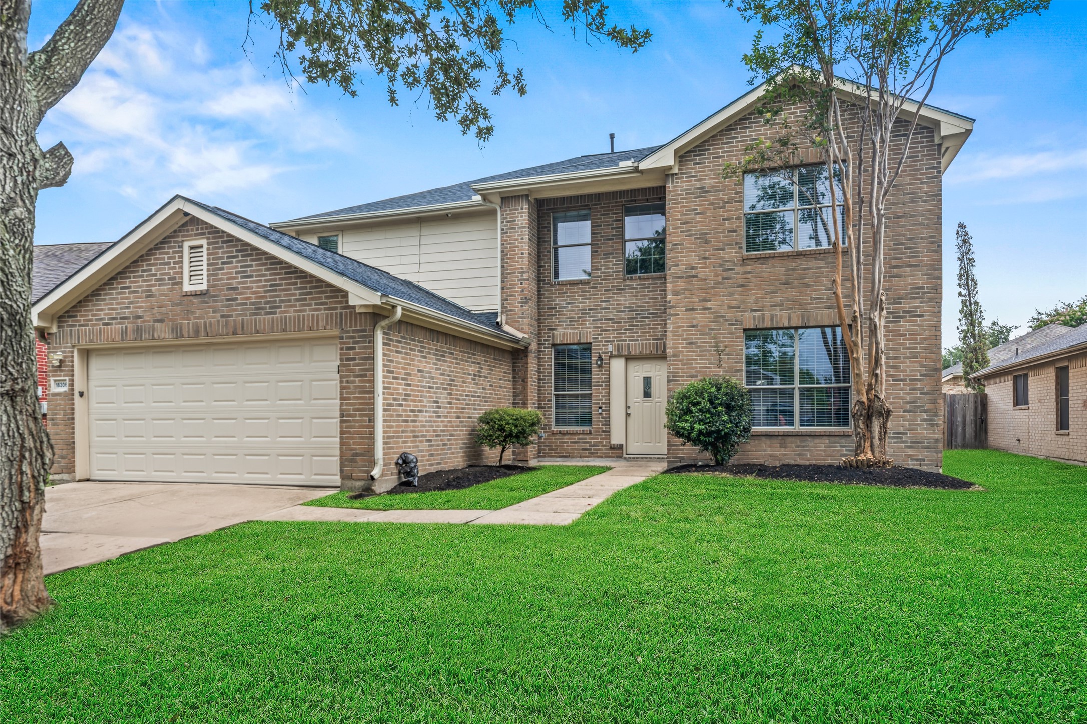 16306 Autumn Leigh Drive Property Photo 2