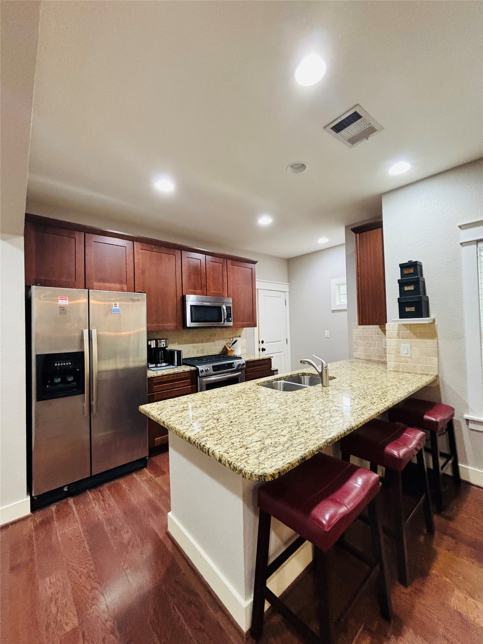 5406 Bennett Avenue Property Photo 4