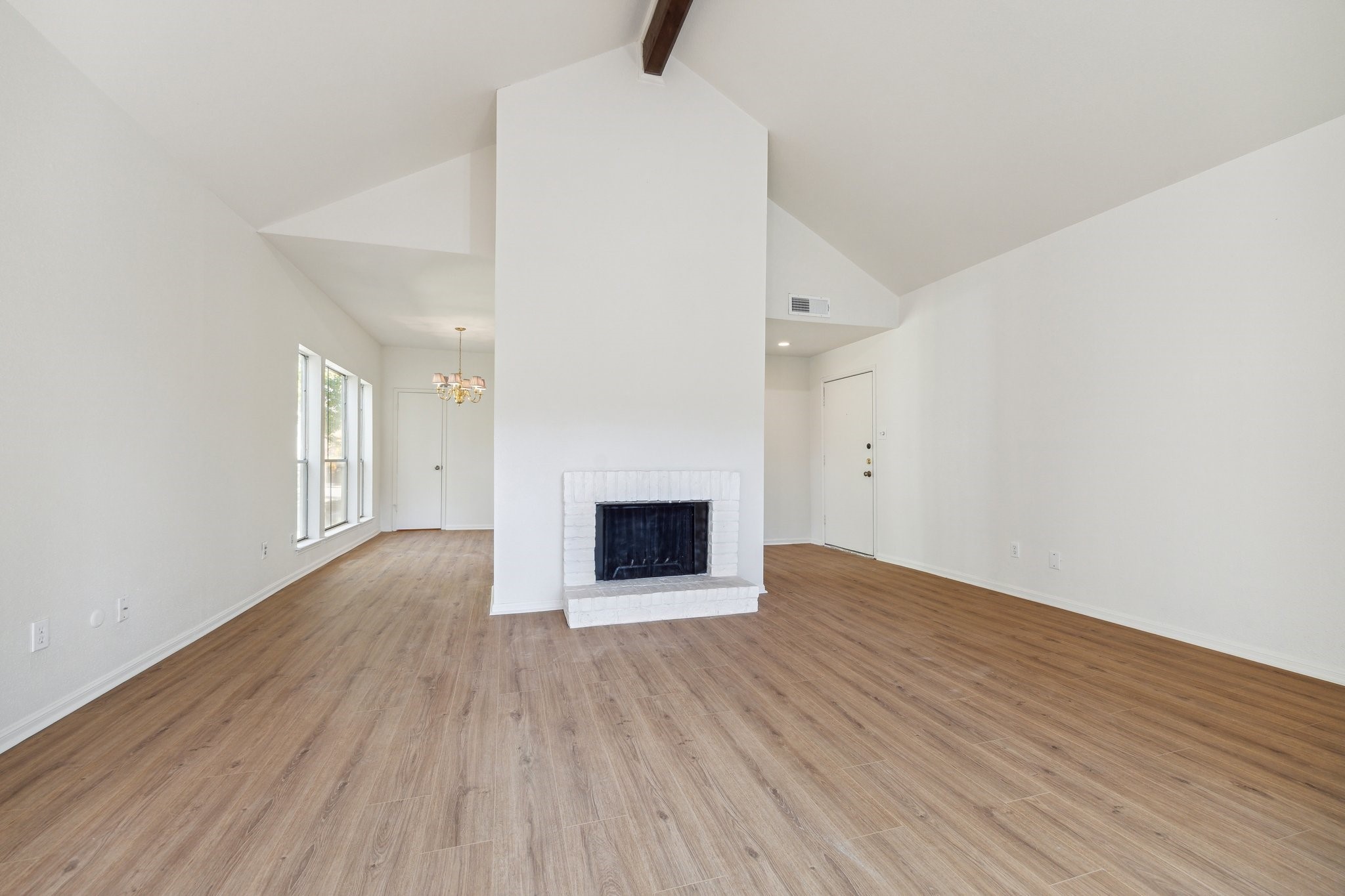 2100 Tanglewilde Street 514 Property Photo 4