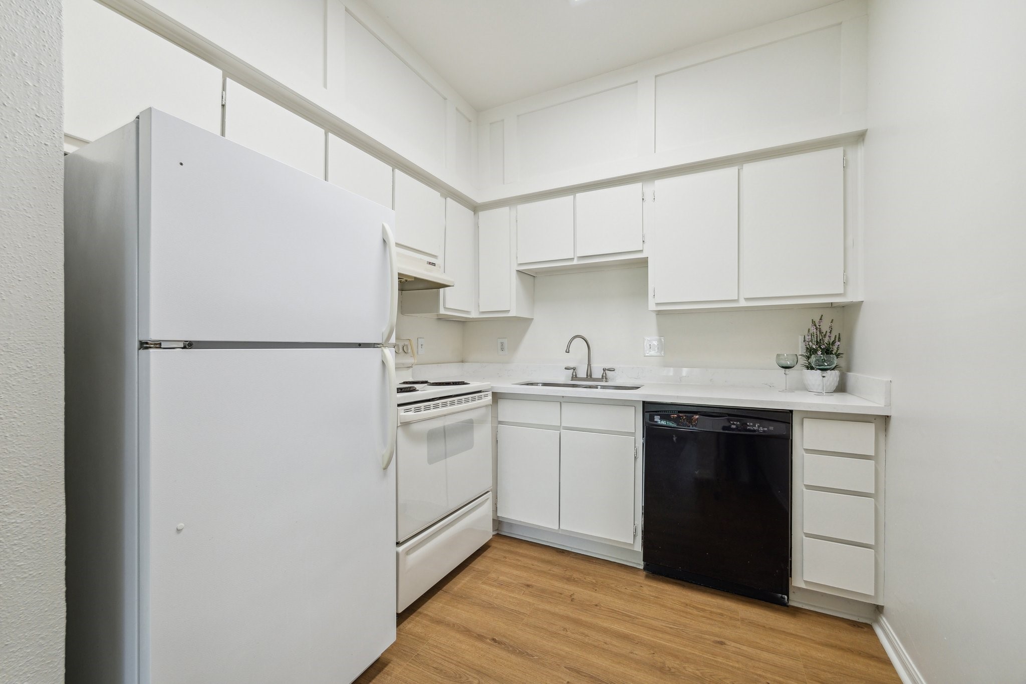 2100 Tanglewilde Street 514 Property Photo 7