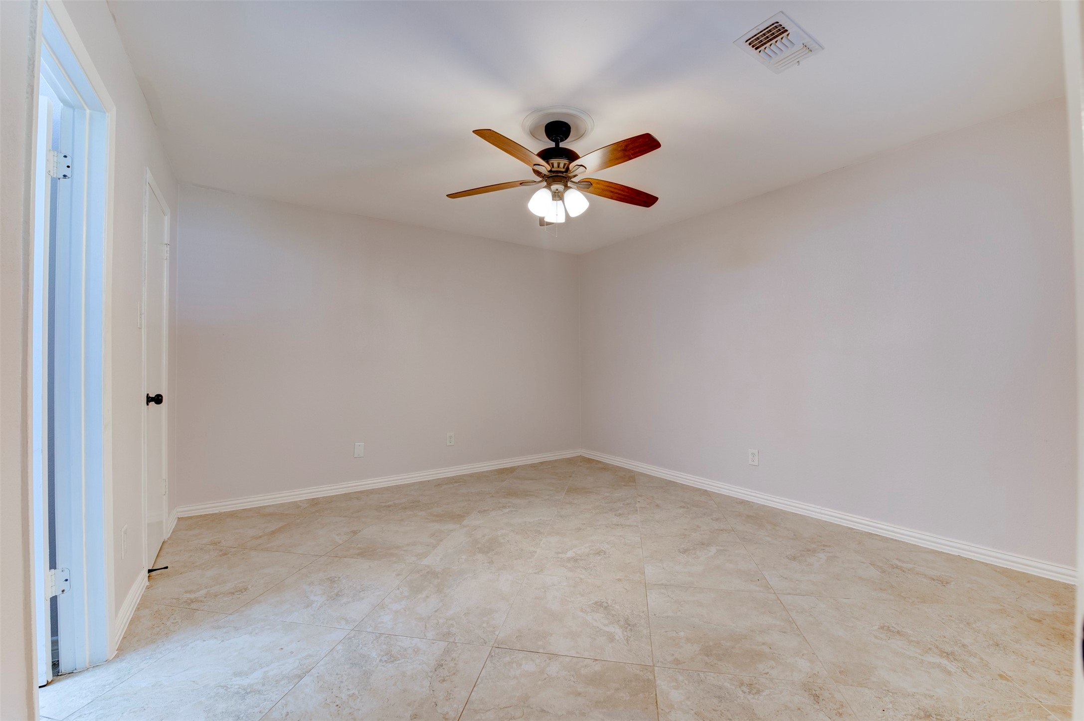 10703 Highland Woods Drive Property Photo 6