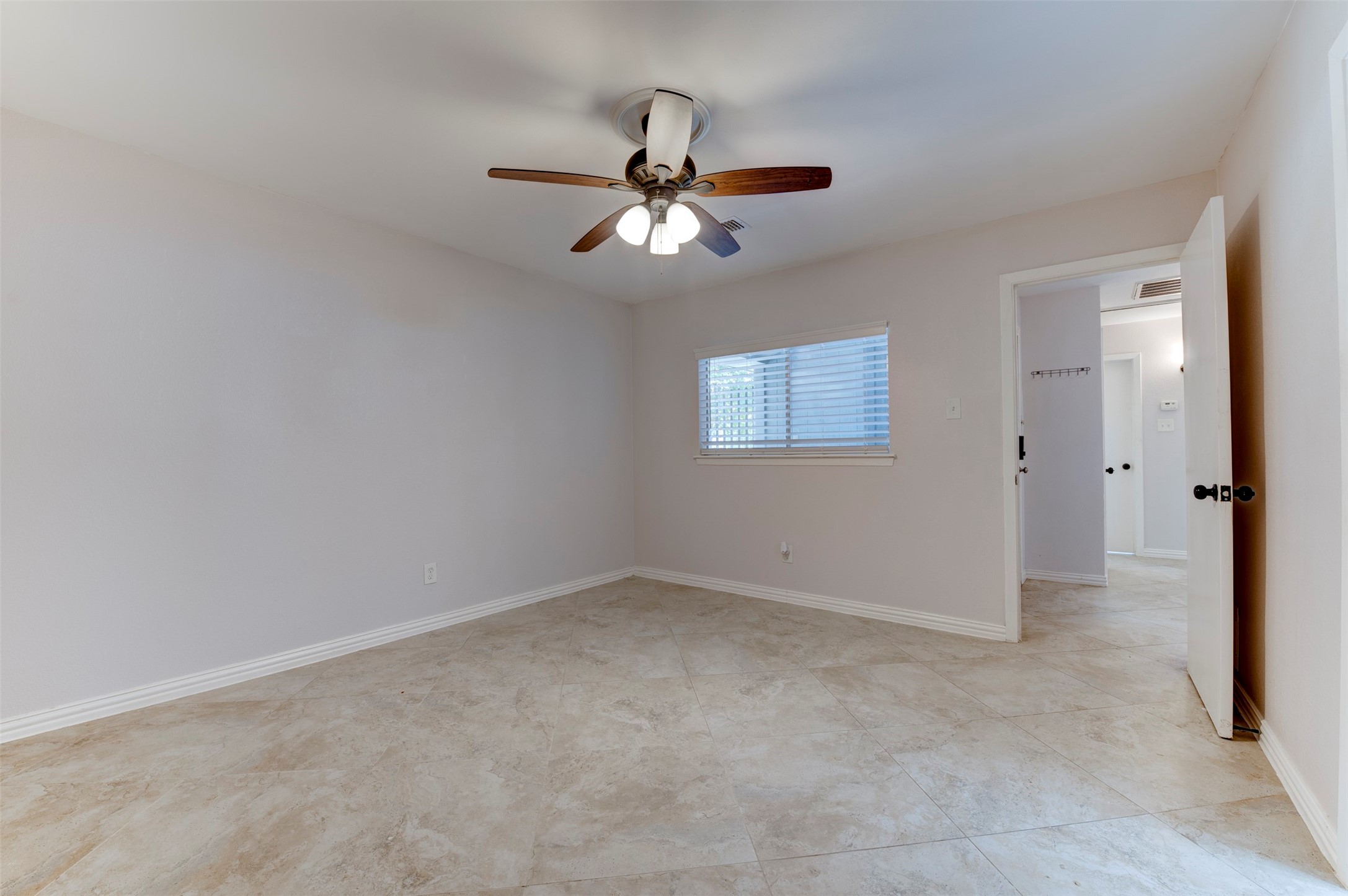 10703 Highland Woods Drive Property Photo 7