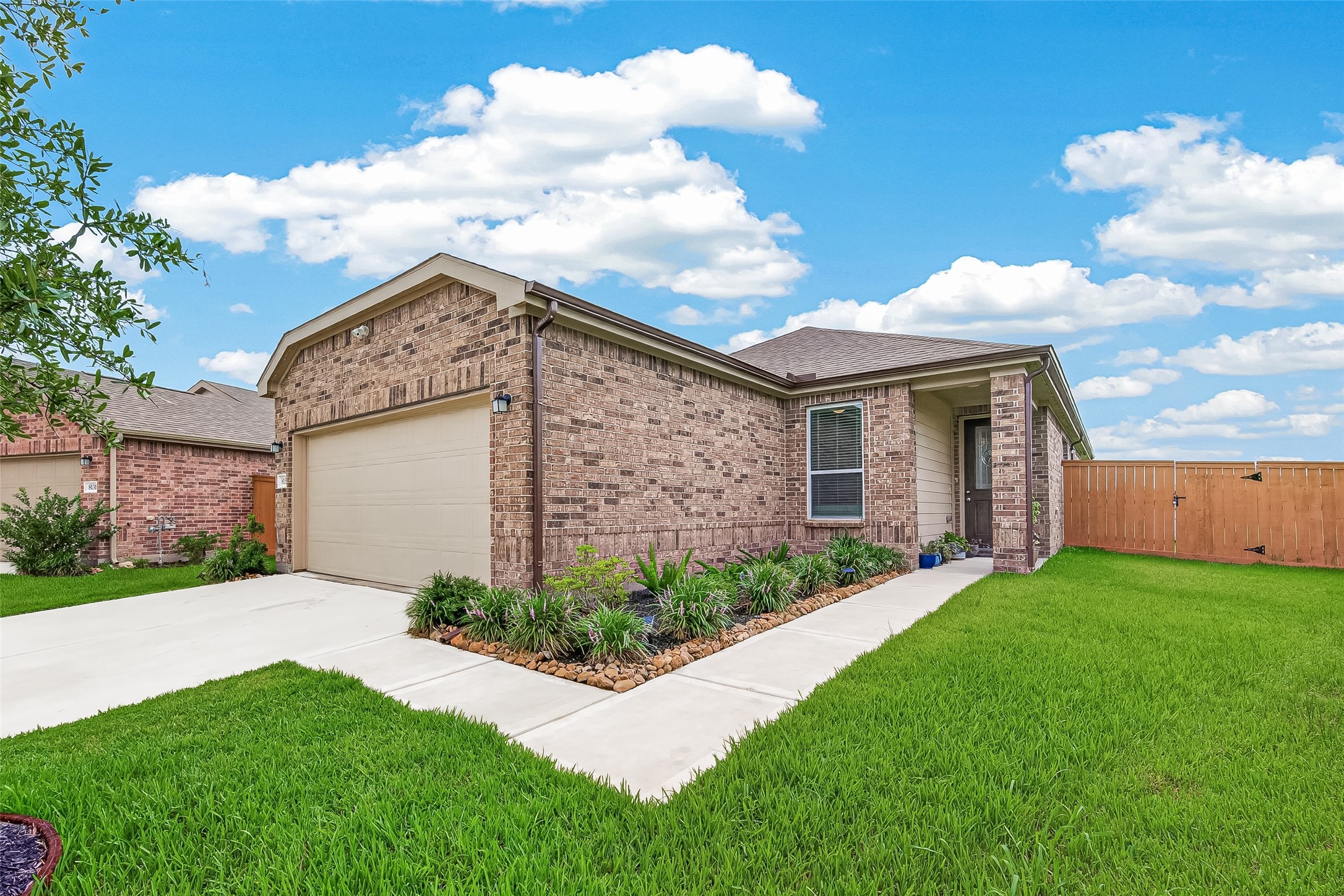 8135 Coco Bluff Drive Property Photo 3