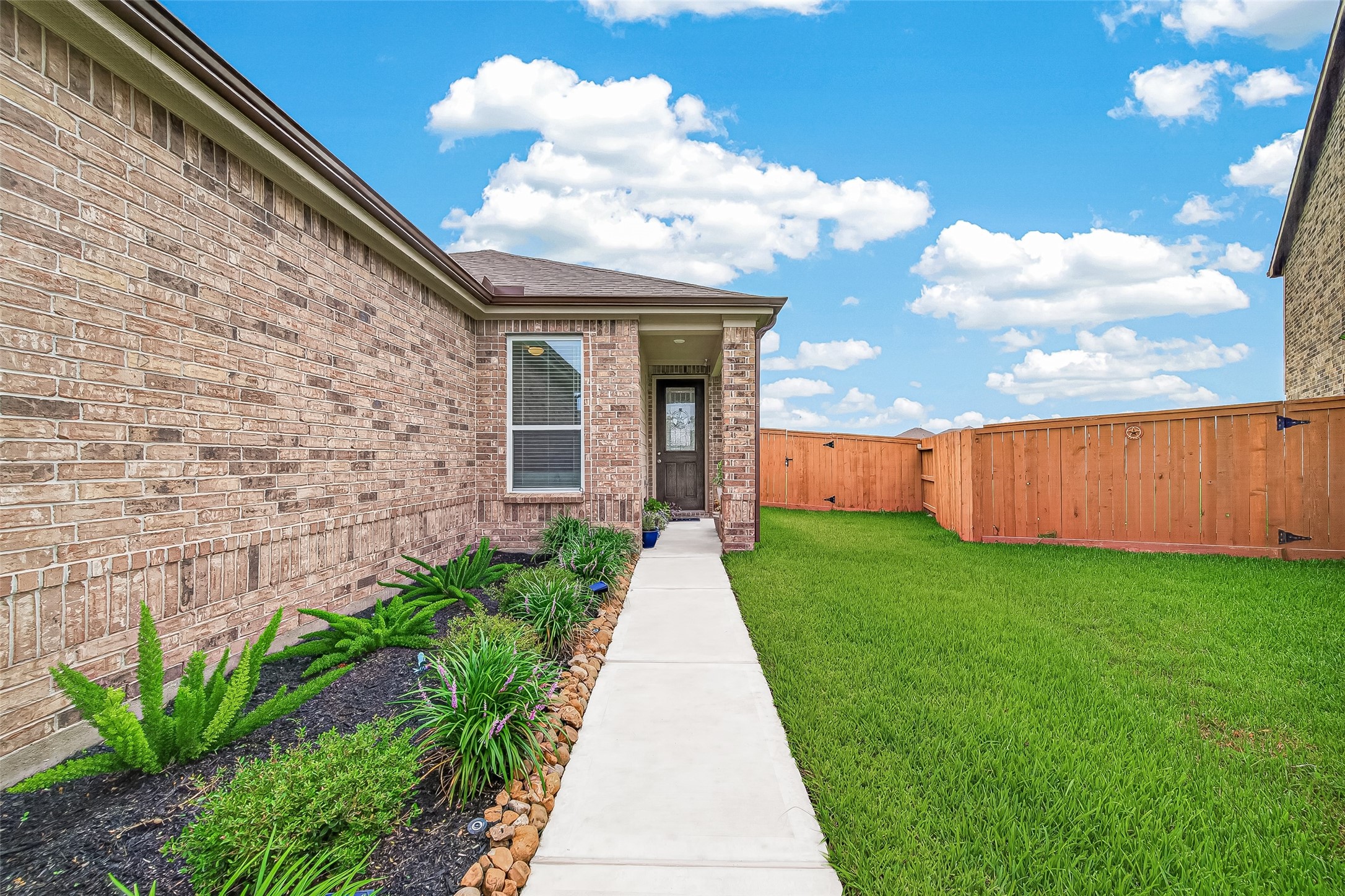 8135 Coco Bluff Drive Property Photo 4