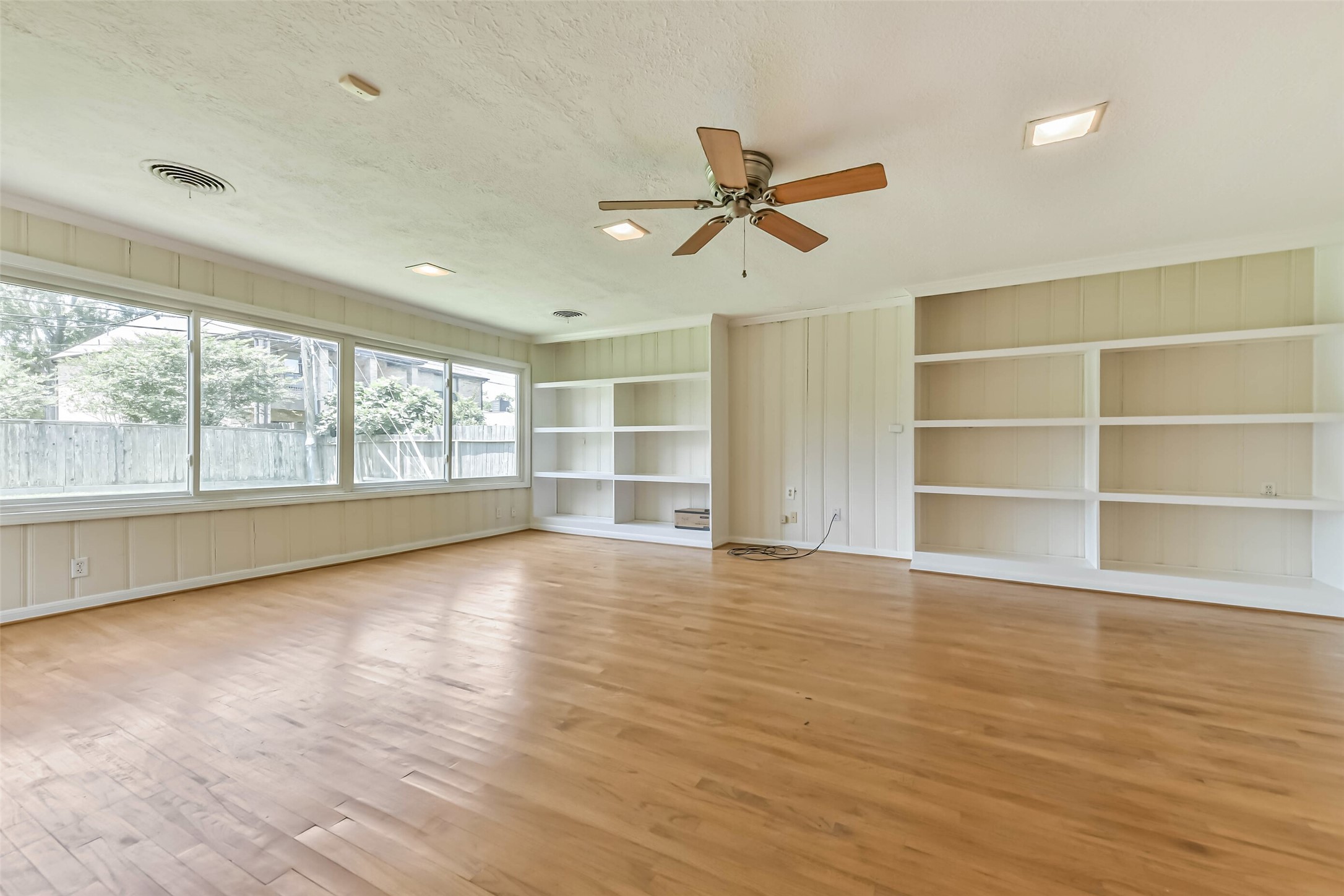 3023 Fairhope Street Property Photo 2