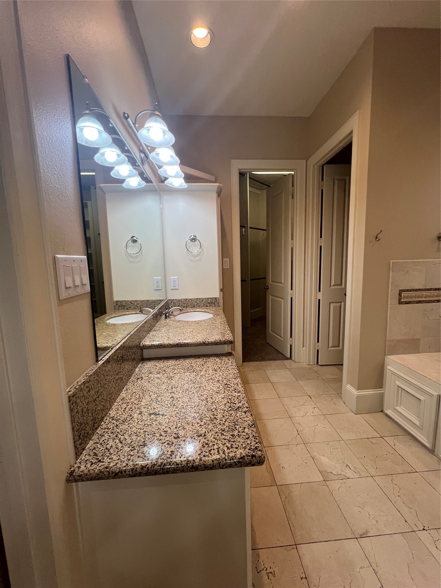 2330 Camden Drive Property Photo 16