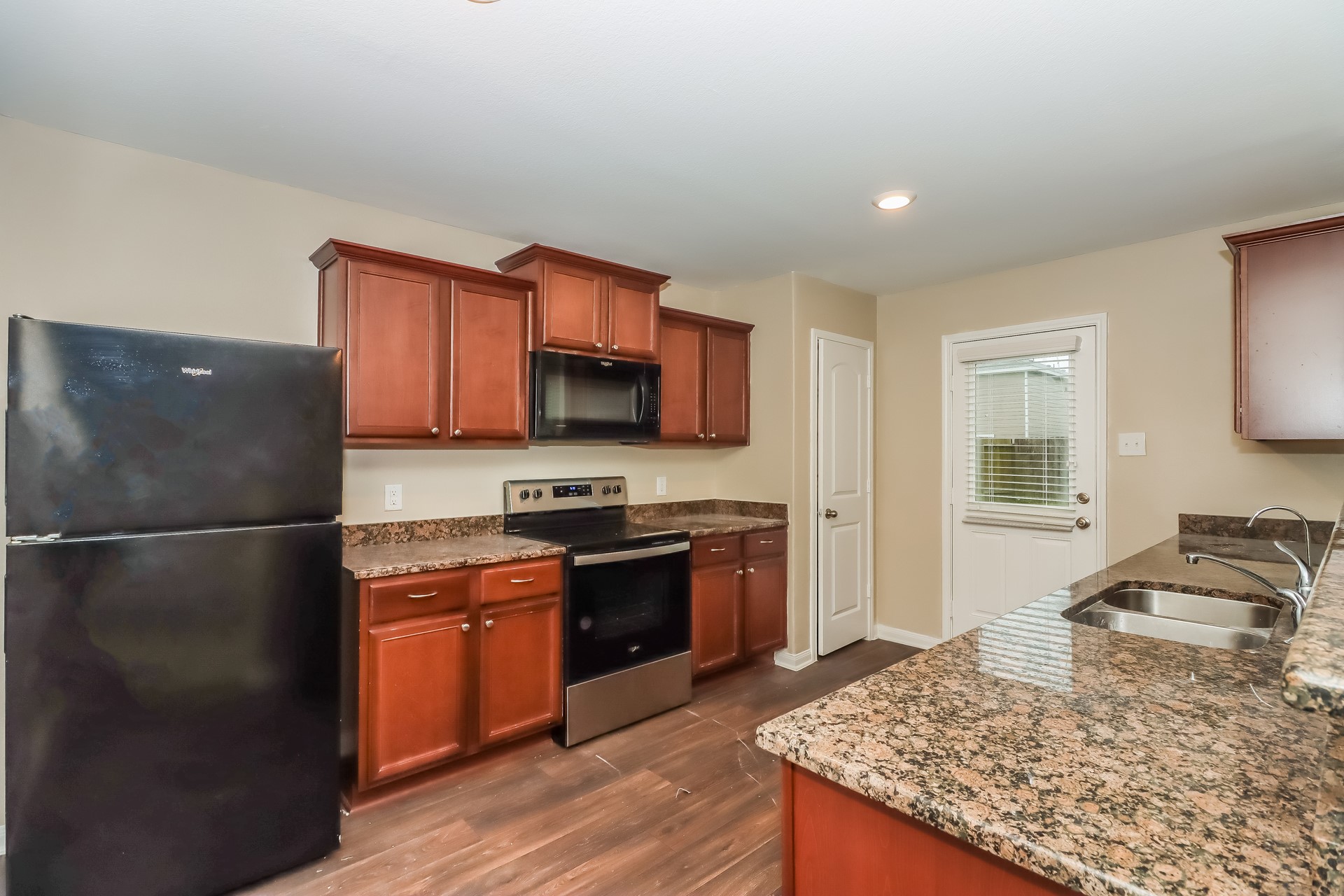 8015 Distant Harbor Road Property Photo 5