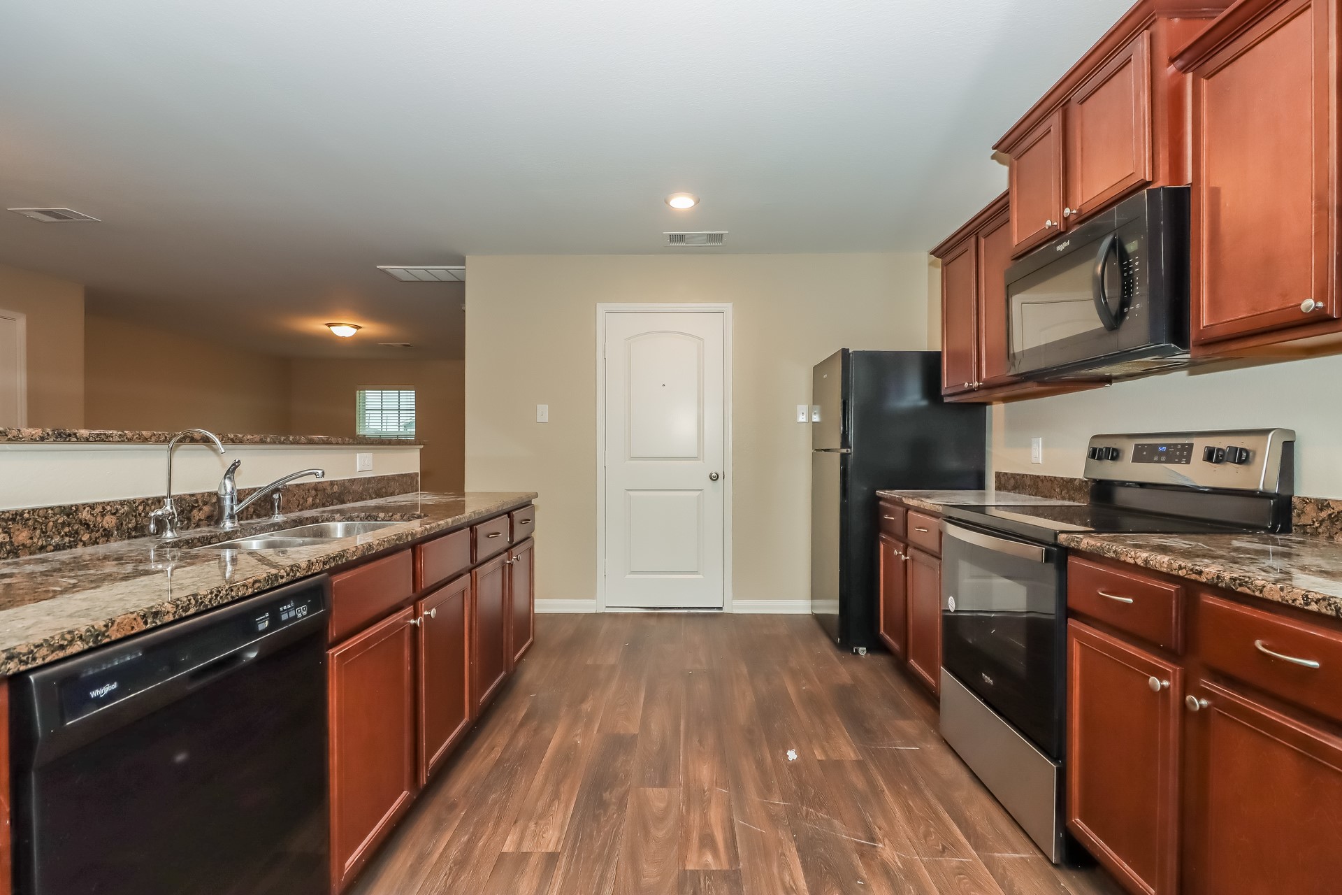 8015 Distant Harbor Road Property Photo 6