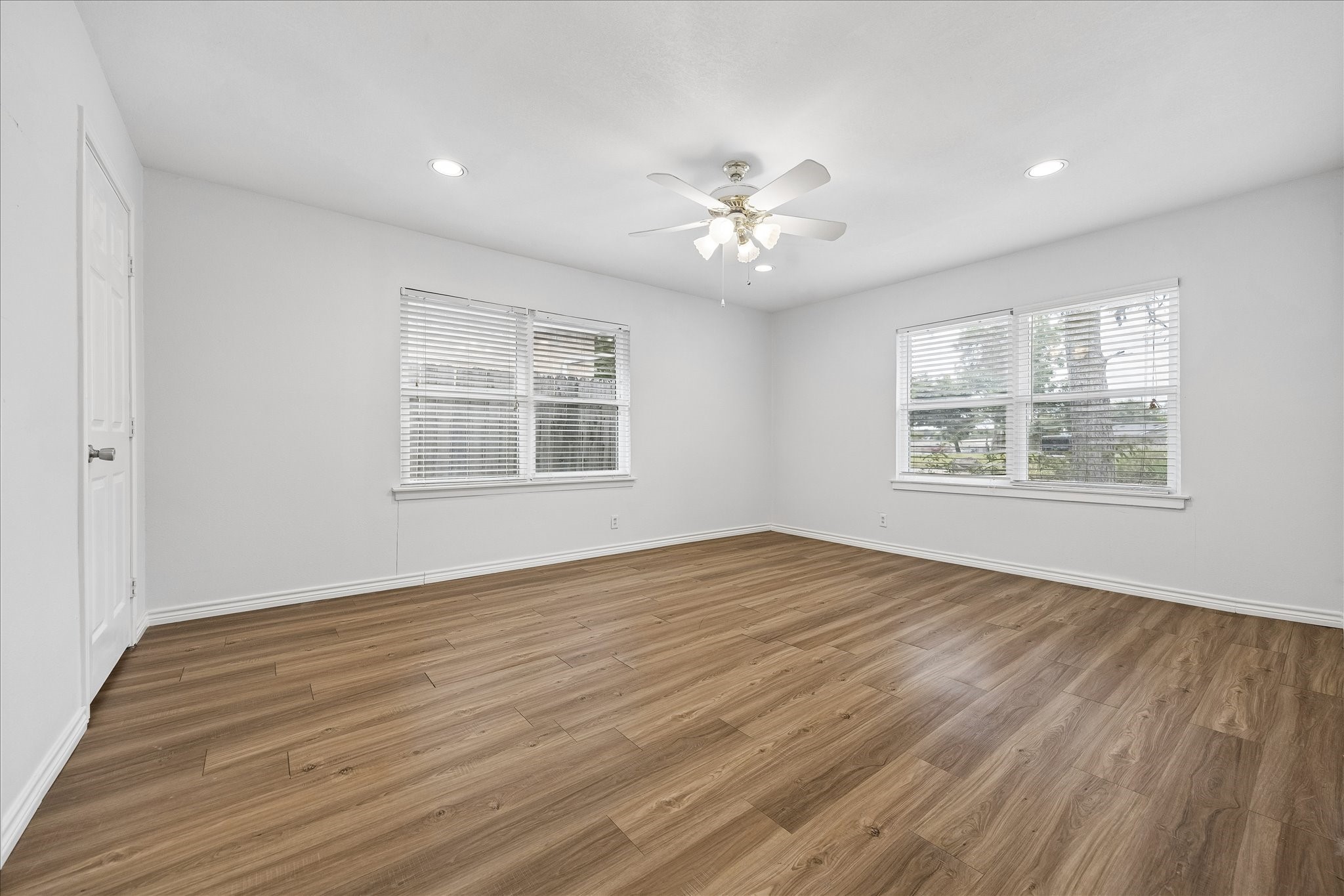 4702 Holly Street Property Photo 4