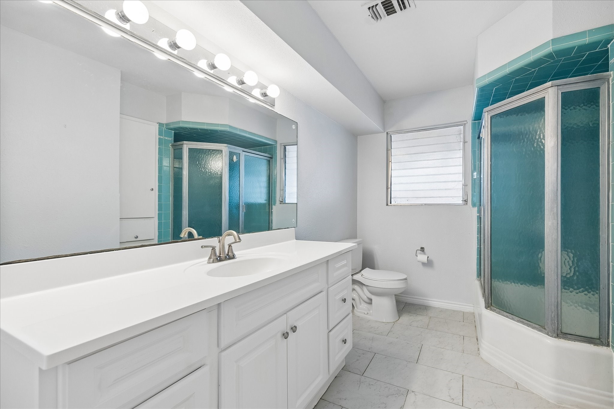 4702 Holly Street Property Photo 13