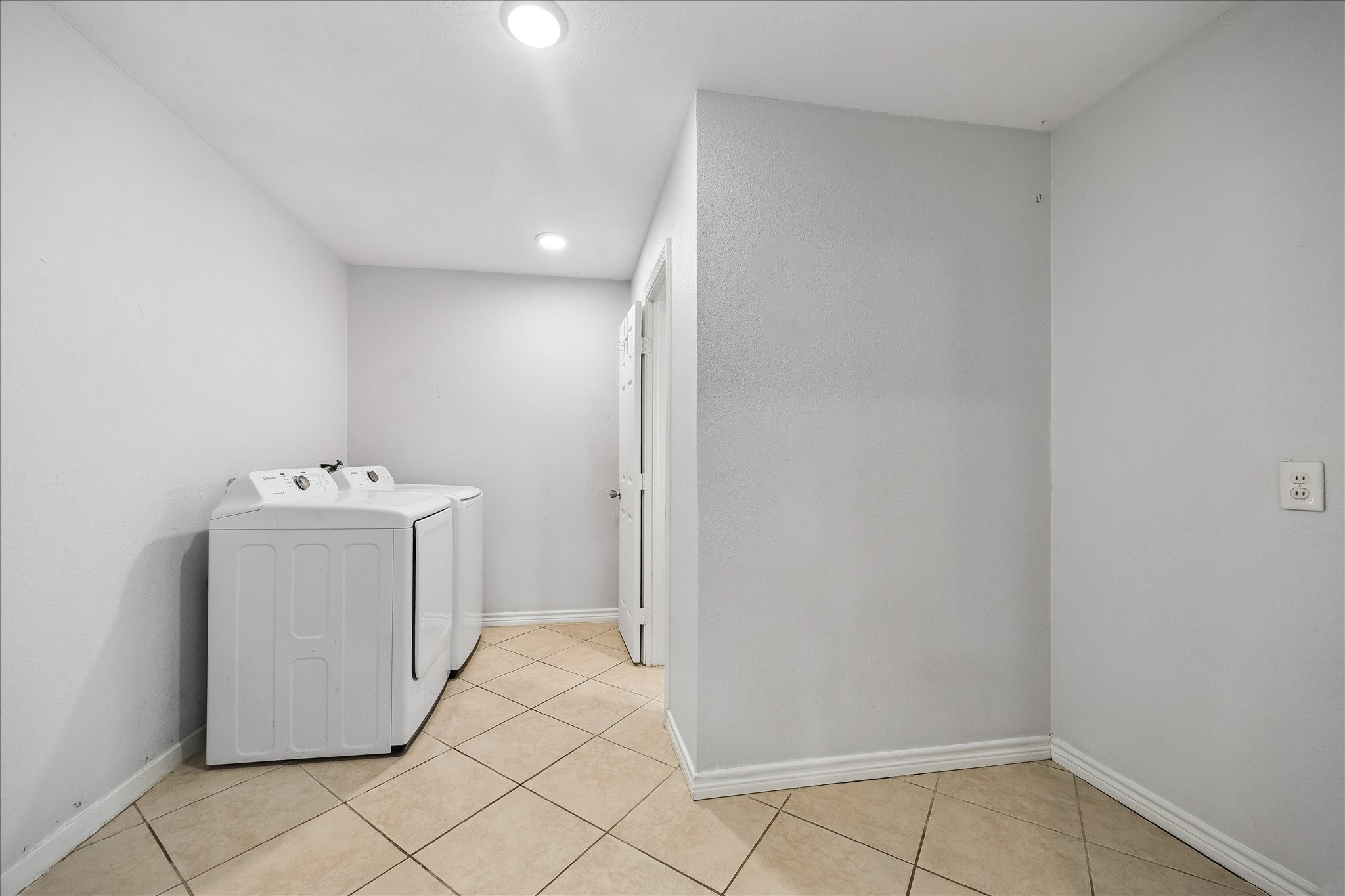 4702 Holly Street Property Photo 14
