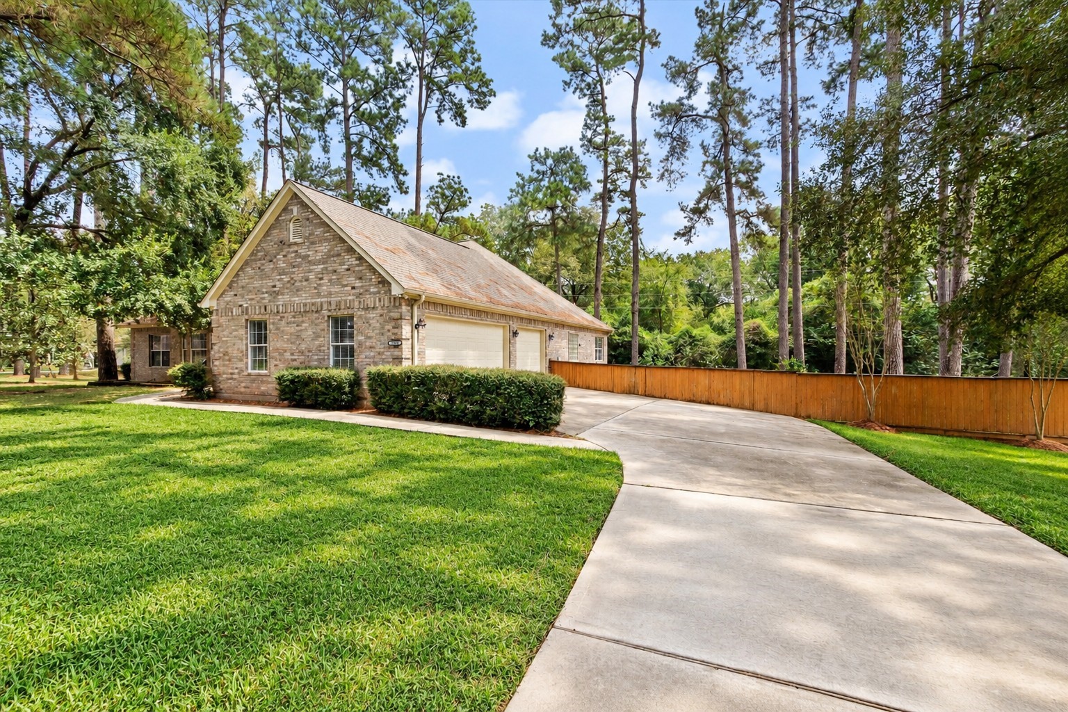 15690 Corinthian Way Property Photo 2
