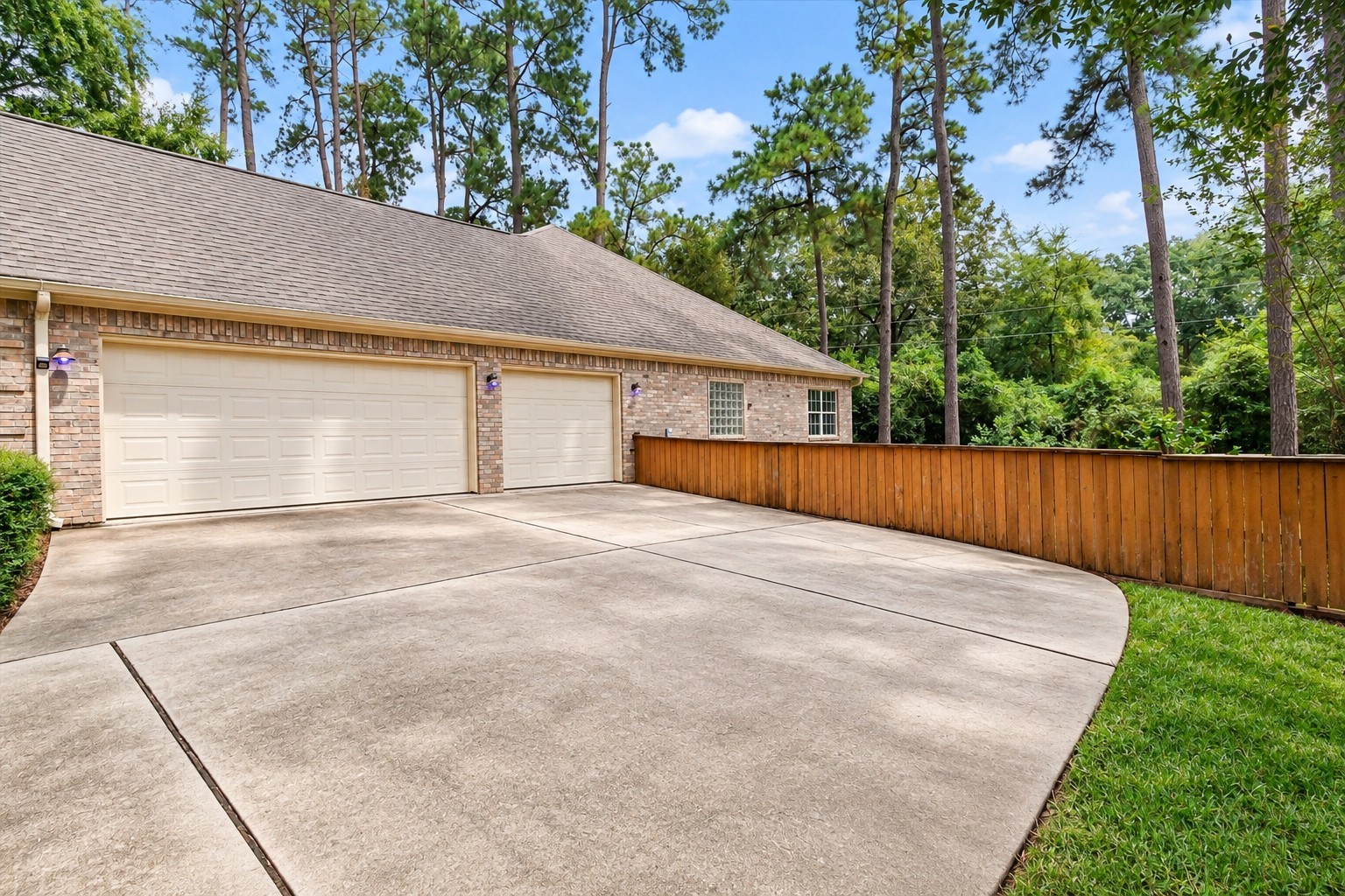 15690 Corinthian Way Property Photo 3