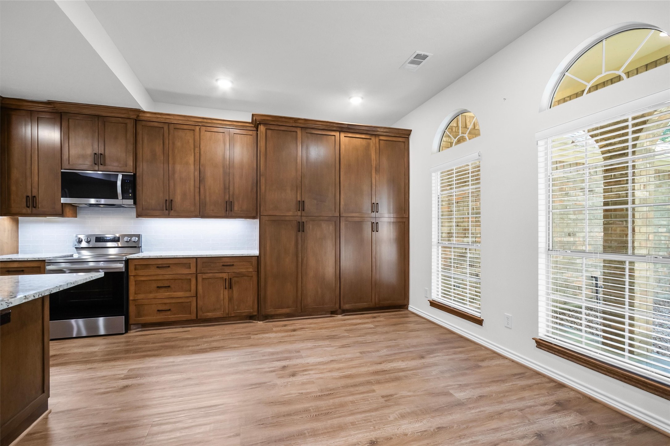 15690 Corinthian Way Property Photo 14