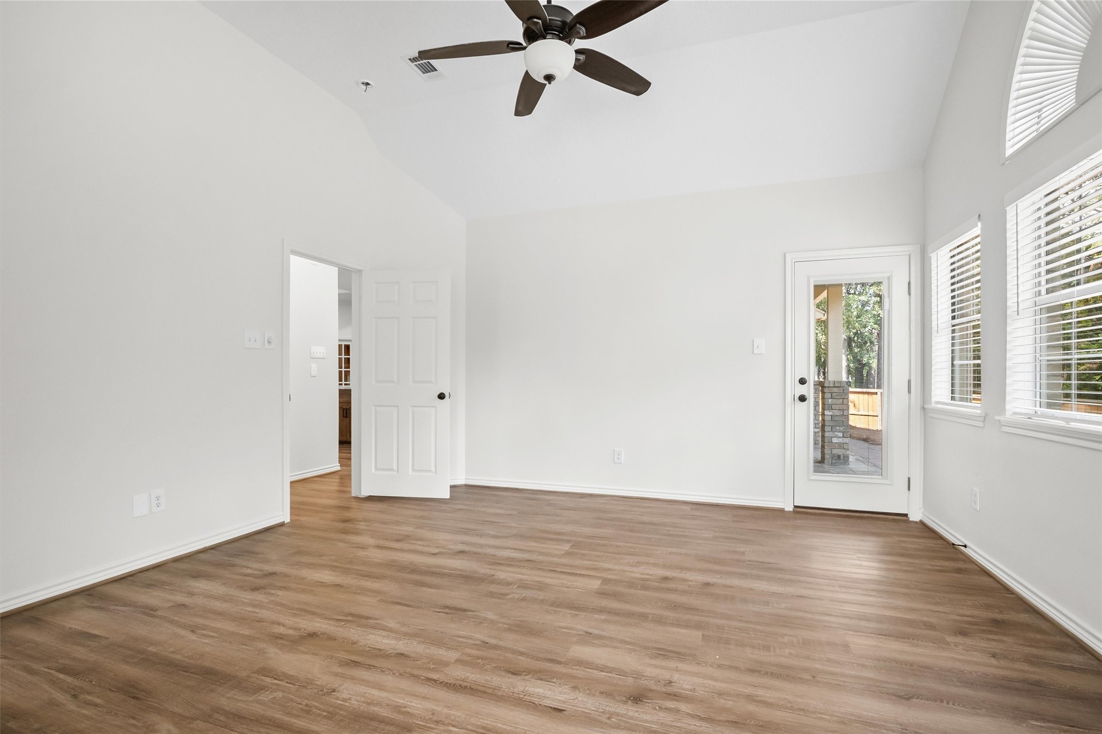 15690 Corinthian Way Property Photo 21