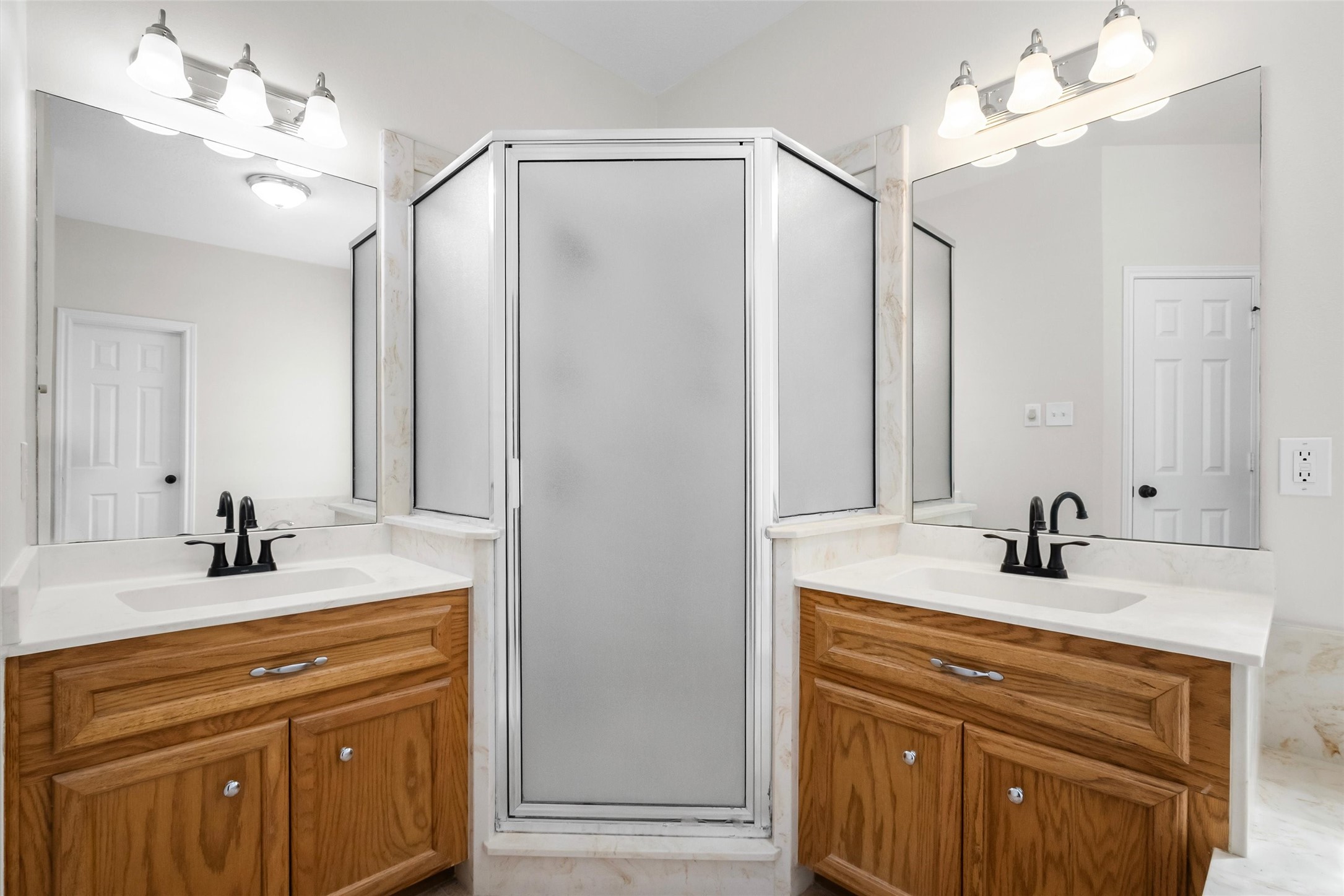 15690 Corinthian Way Property Photo 25