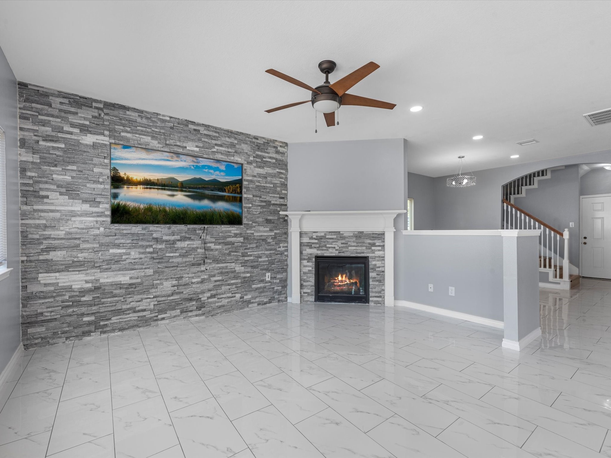 6131 Settlers Lake Circle W Property Photo 4