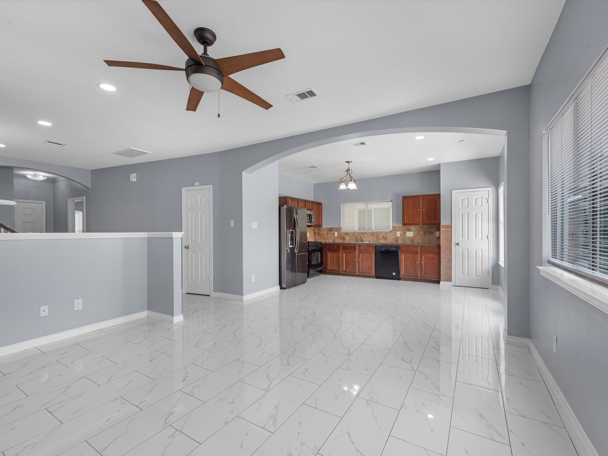 6131 Settlers Lake Circle W Property Photo 5