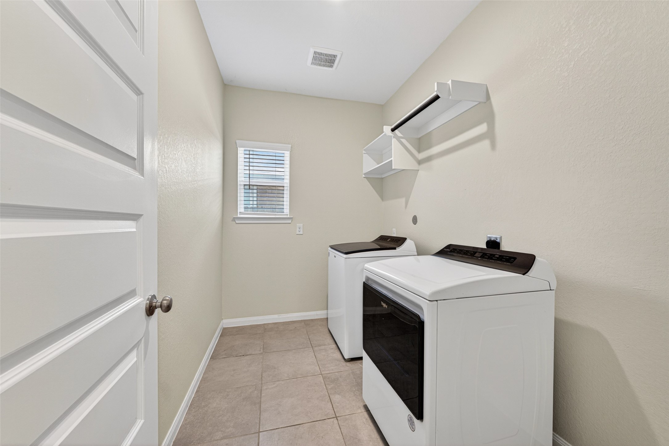 927 Cloverdale Drive Property Photo 10