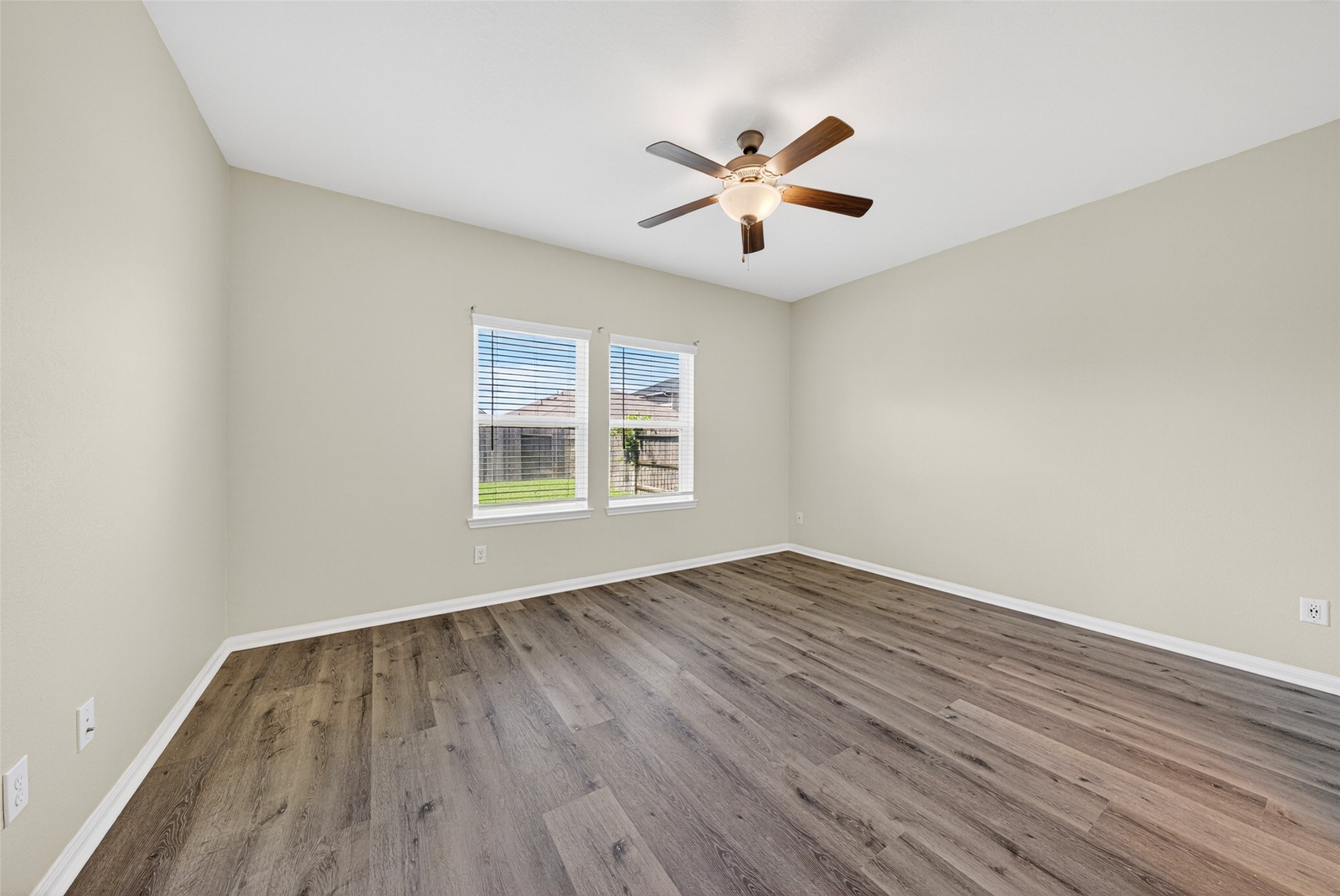 927 Cloverdale Drive Property Photo 12