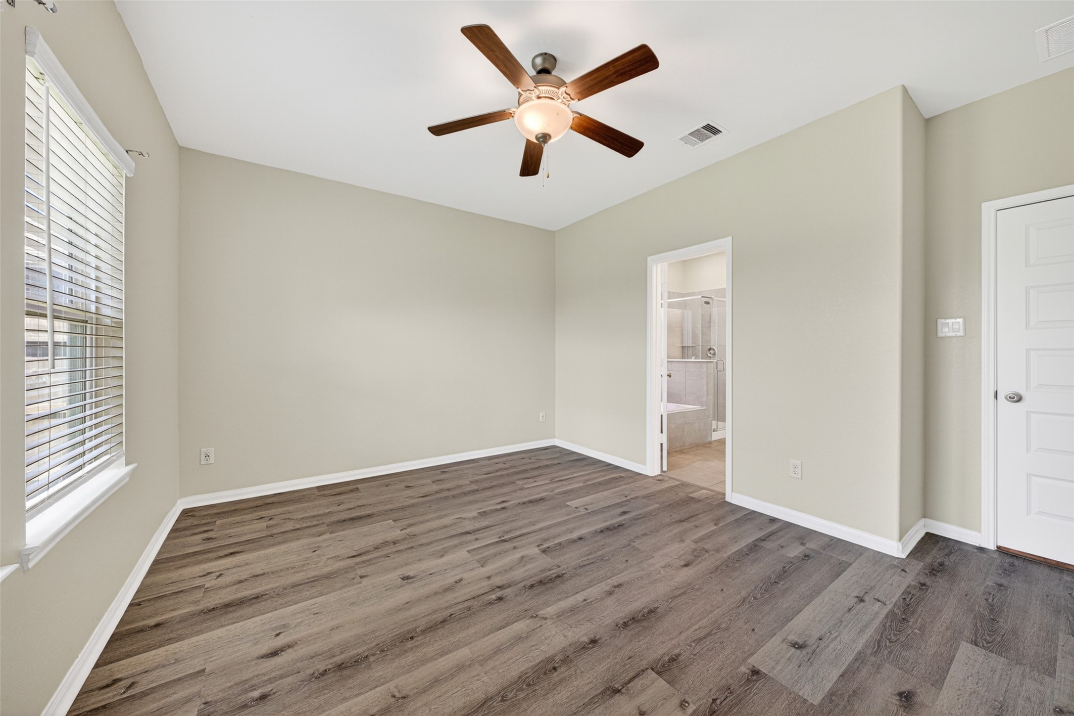 927 Cloverdale Drive Property Photo 13