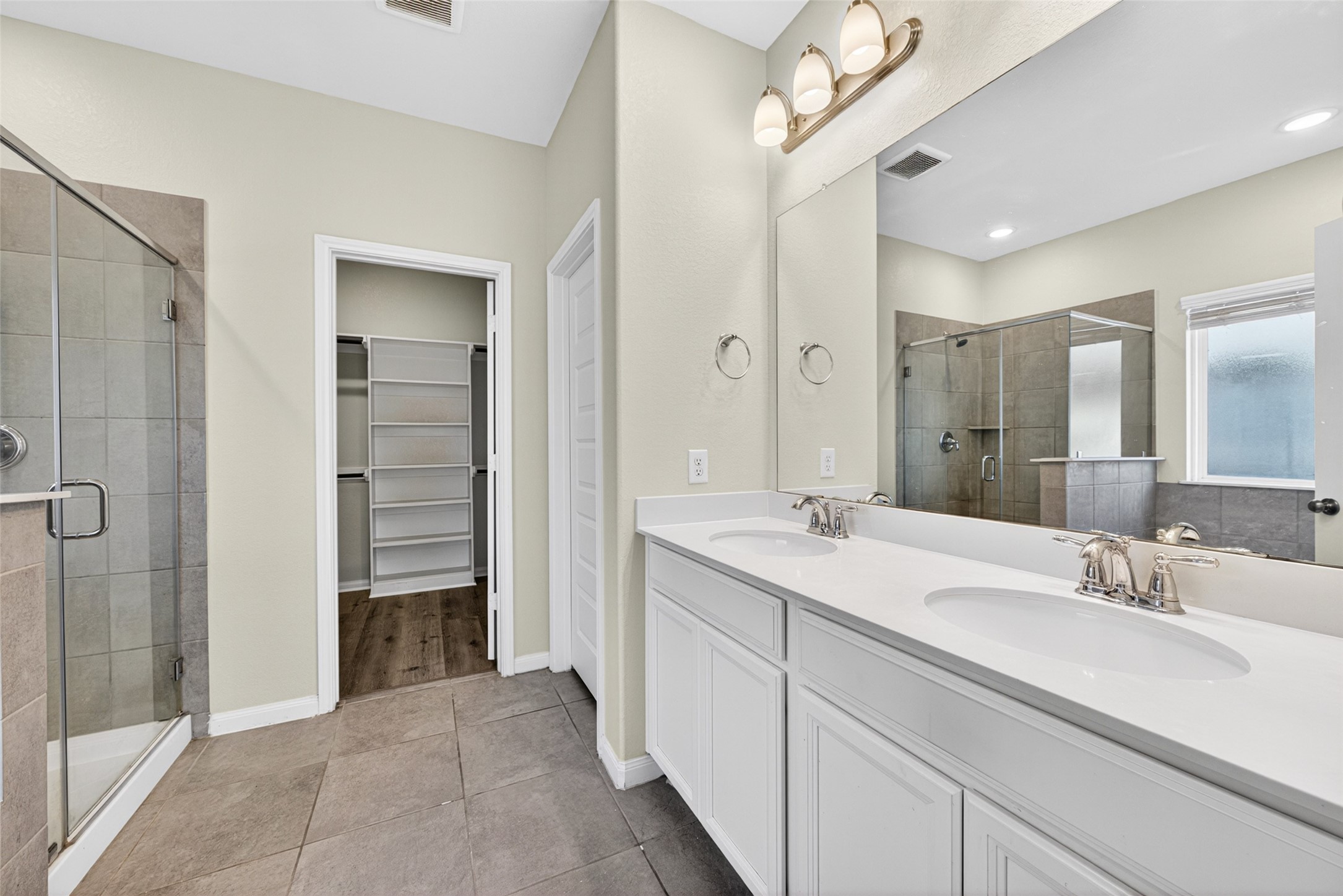 927 Cloverdale Drive Property Photo 14