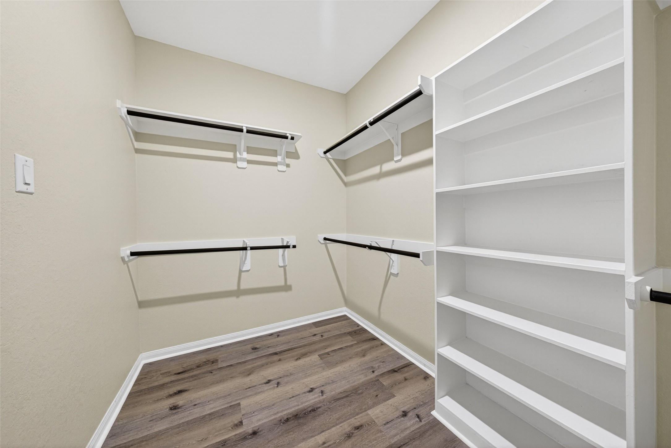 927 Cloverdale Drive Property Photo 16