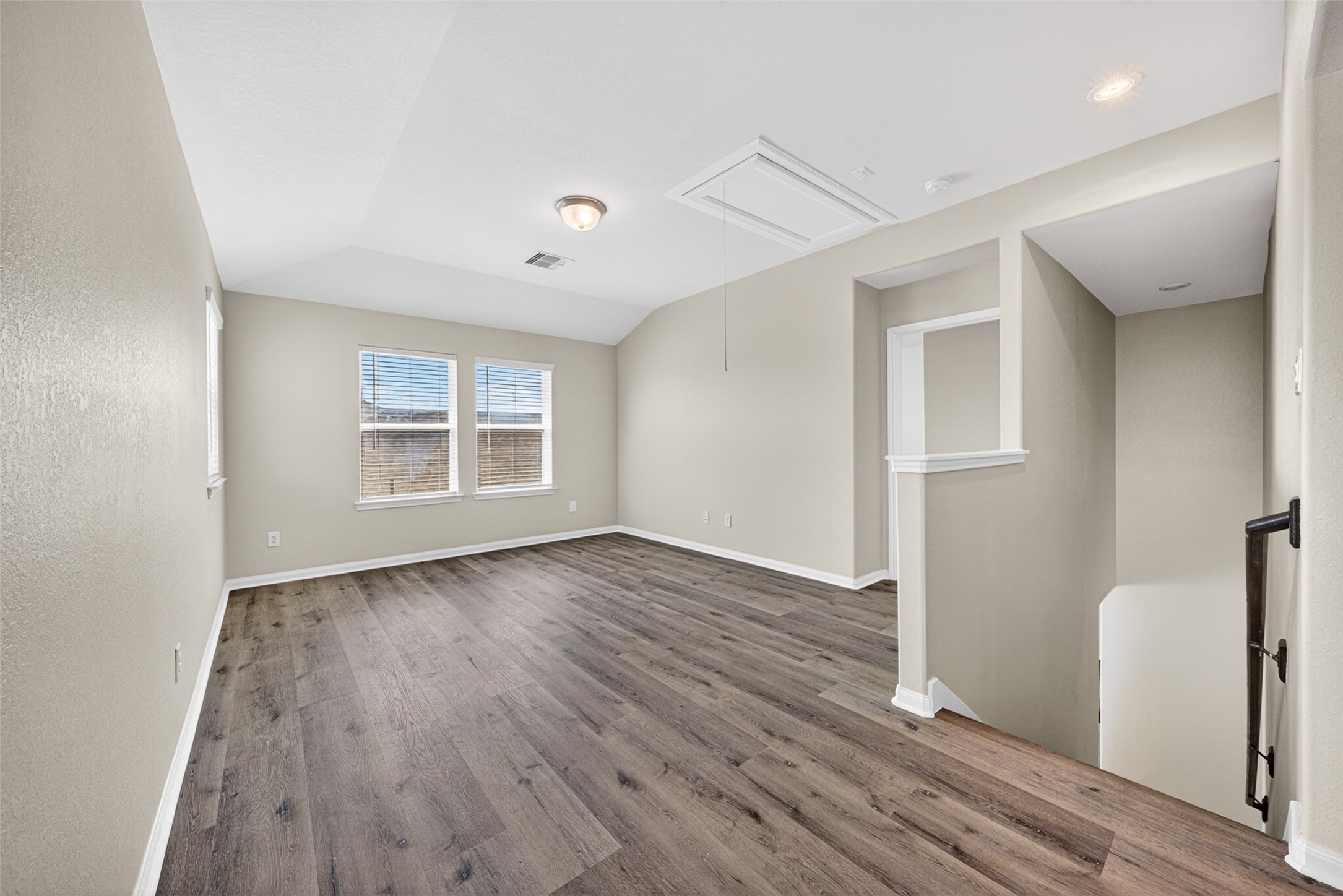927 Cloverdale Drive Property Photo 19