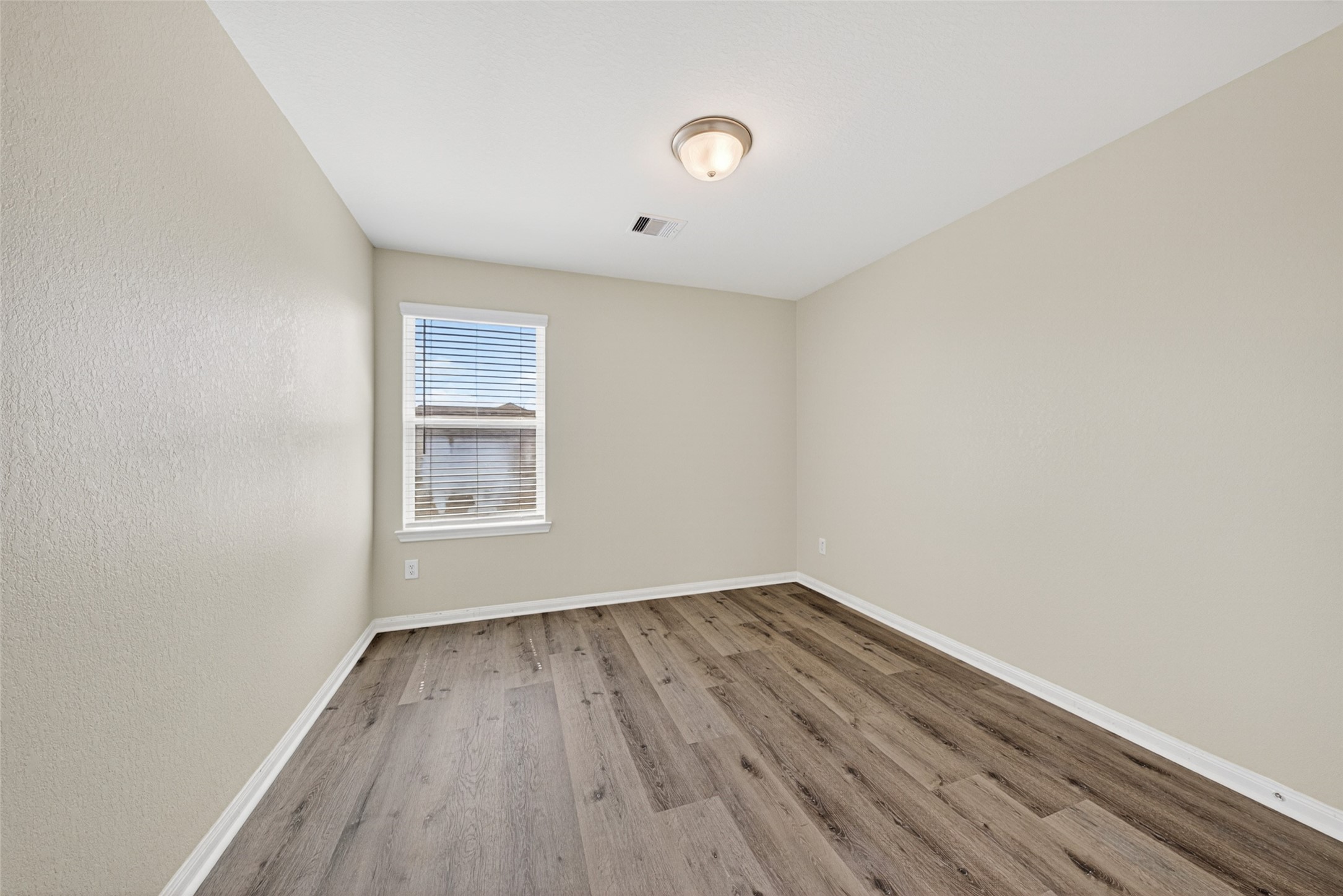 927 Cloverdale Drive Property Photo 22