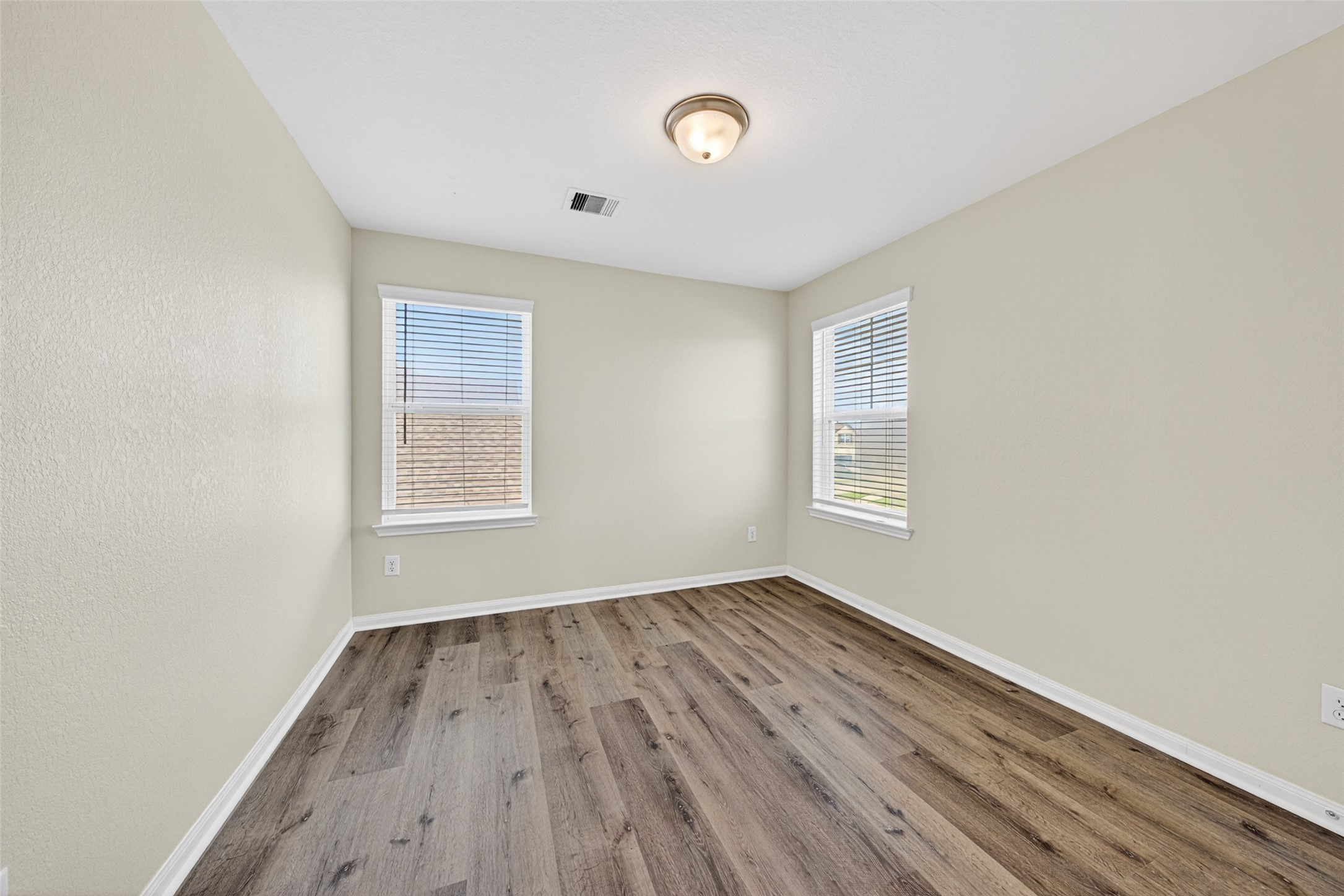927 Cloverdale Drive Property Photo 23