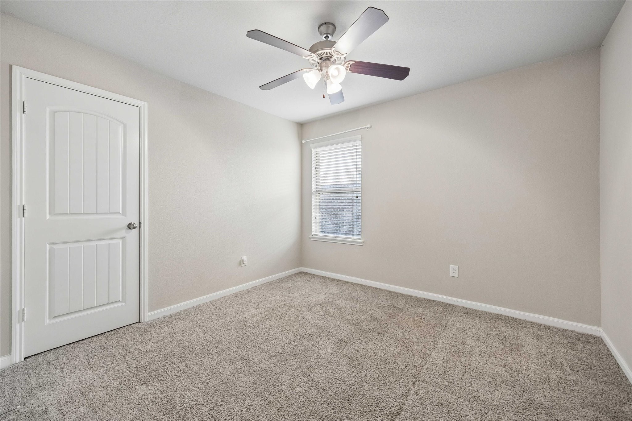 29523 Patricias Way Property Photo 6