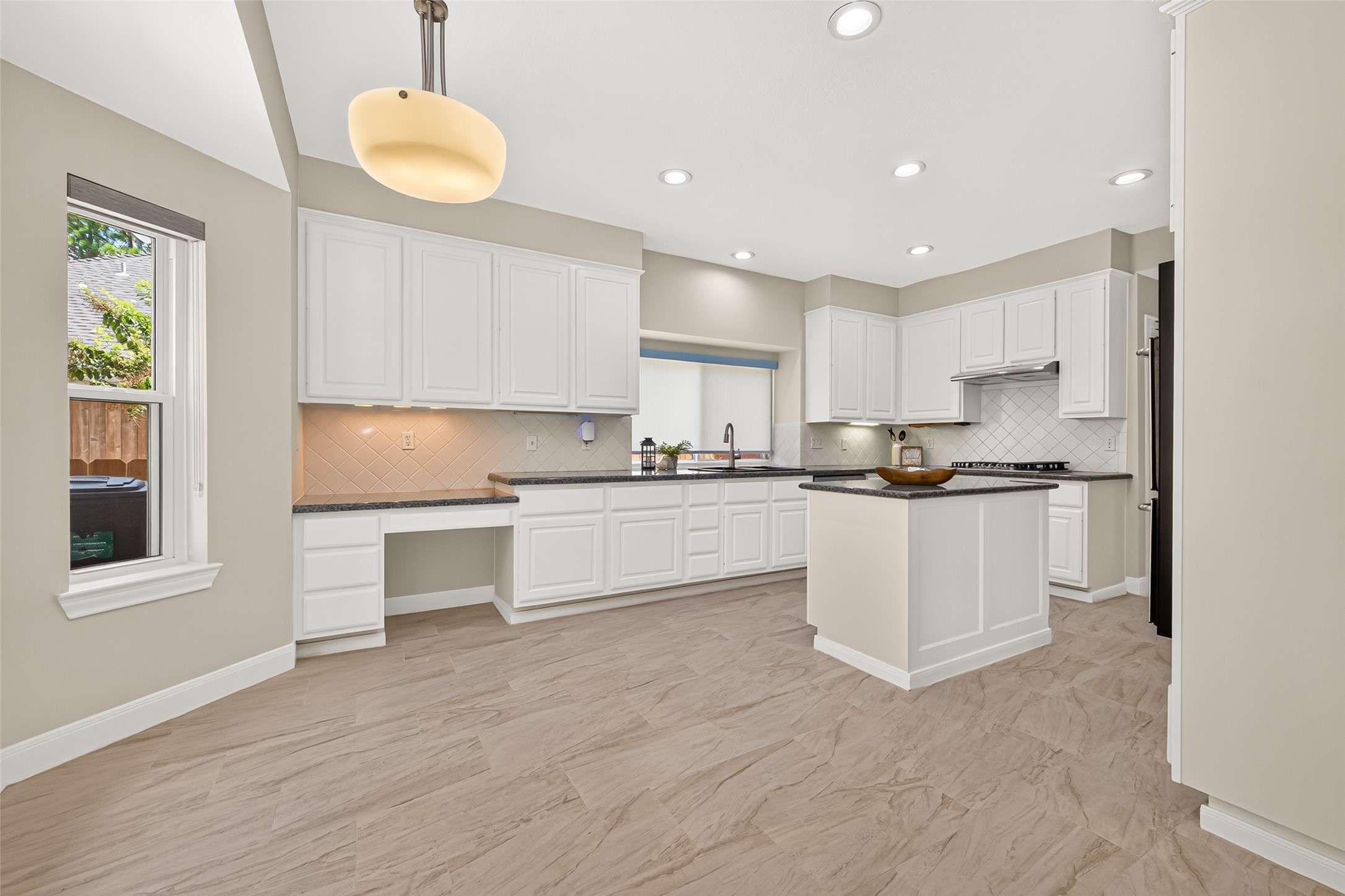 14206 Glasgow Place Property Photo 14