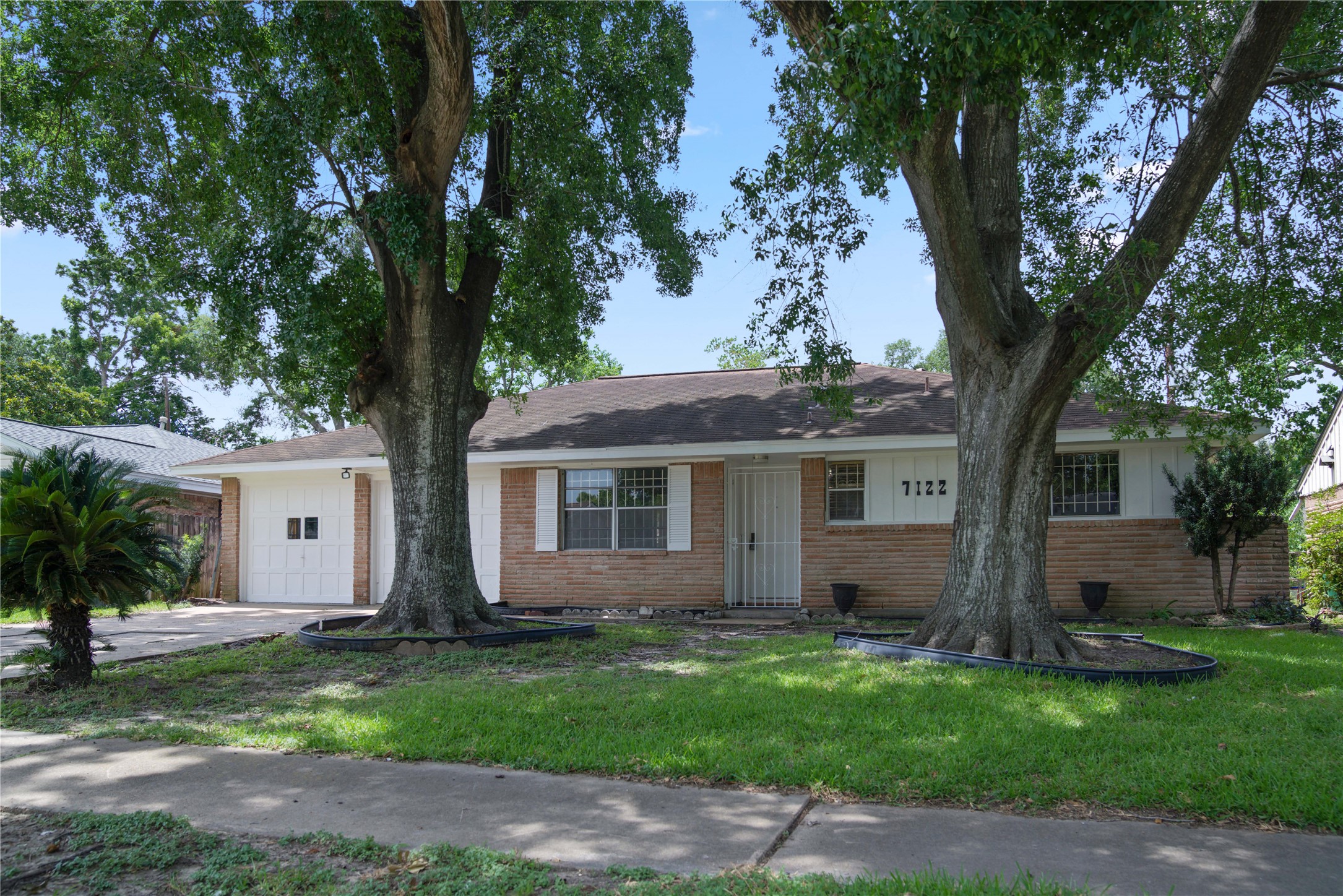 7122 Tanager Street