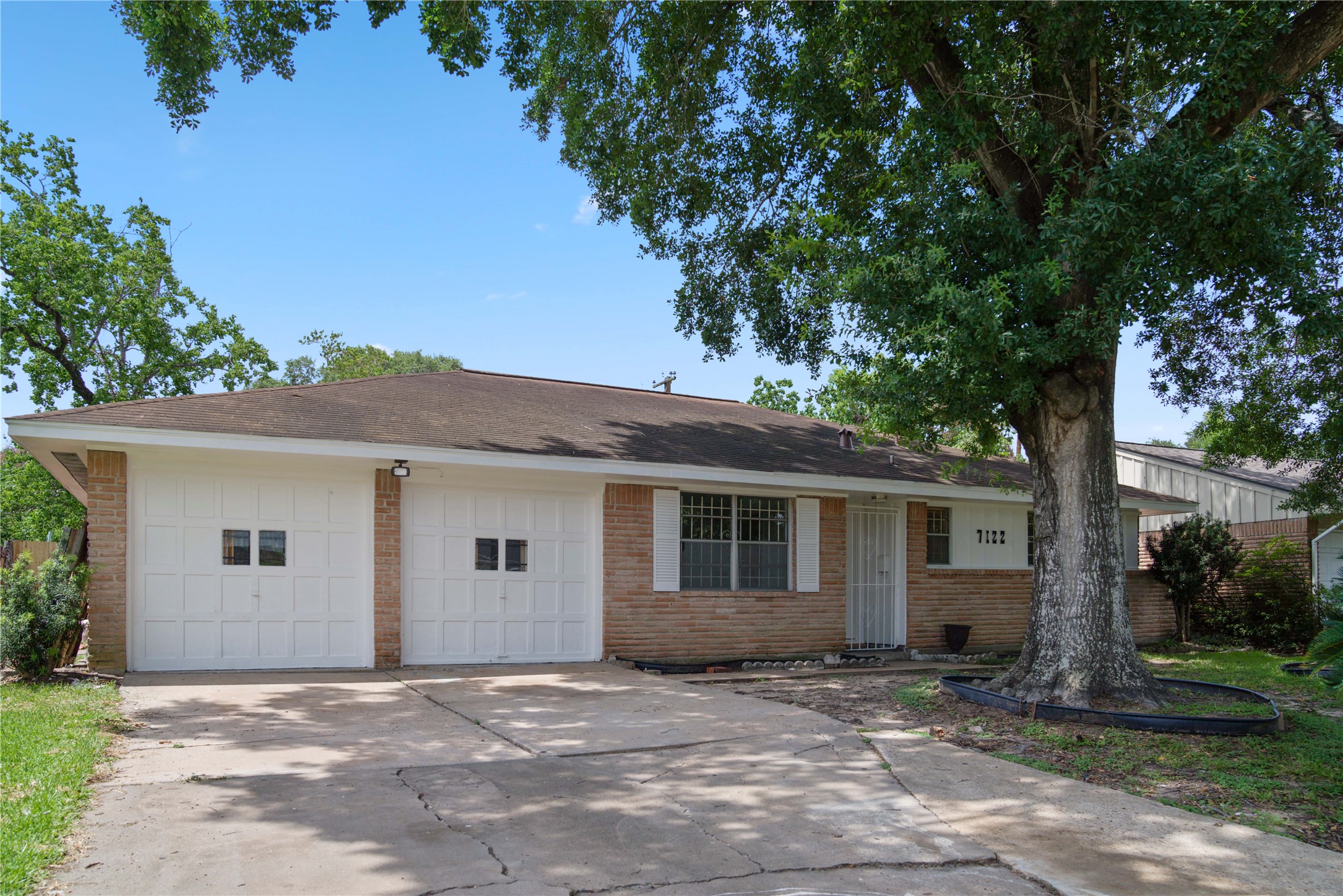 7122 Tanager Street Property Photo 3
