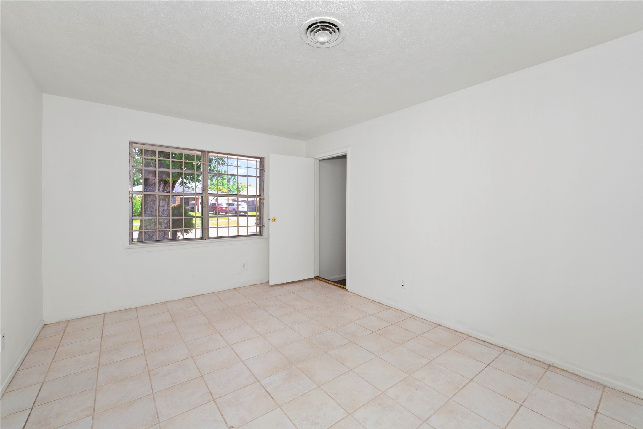 7122 Tanager Street Property Photo 10