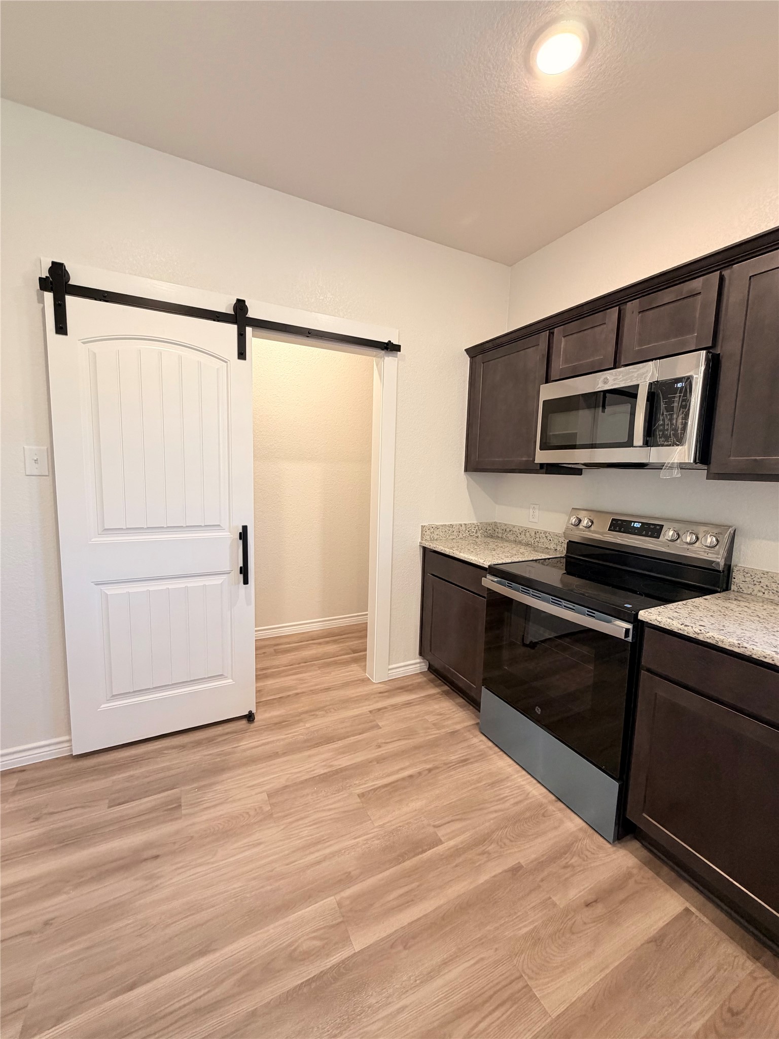 512 Adley Avenue B Property Photo 11