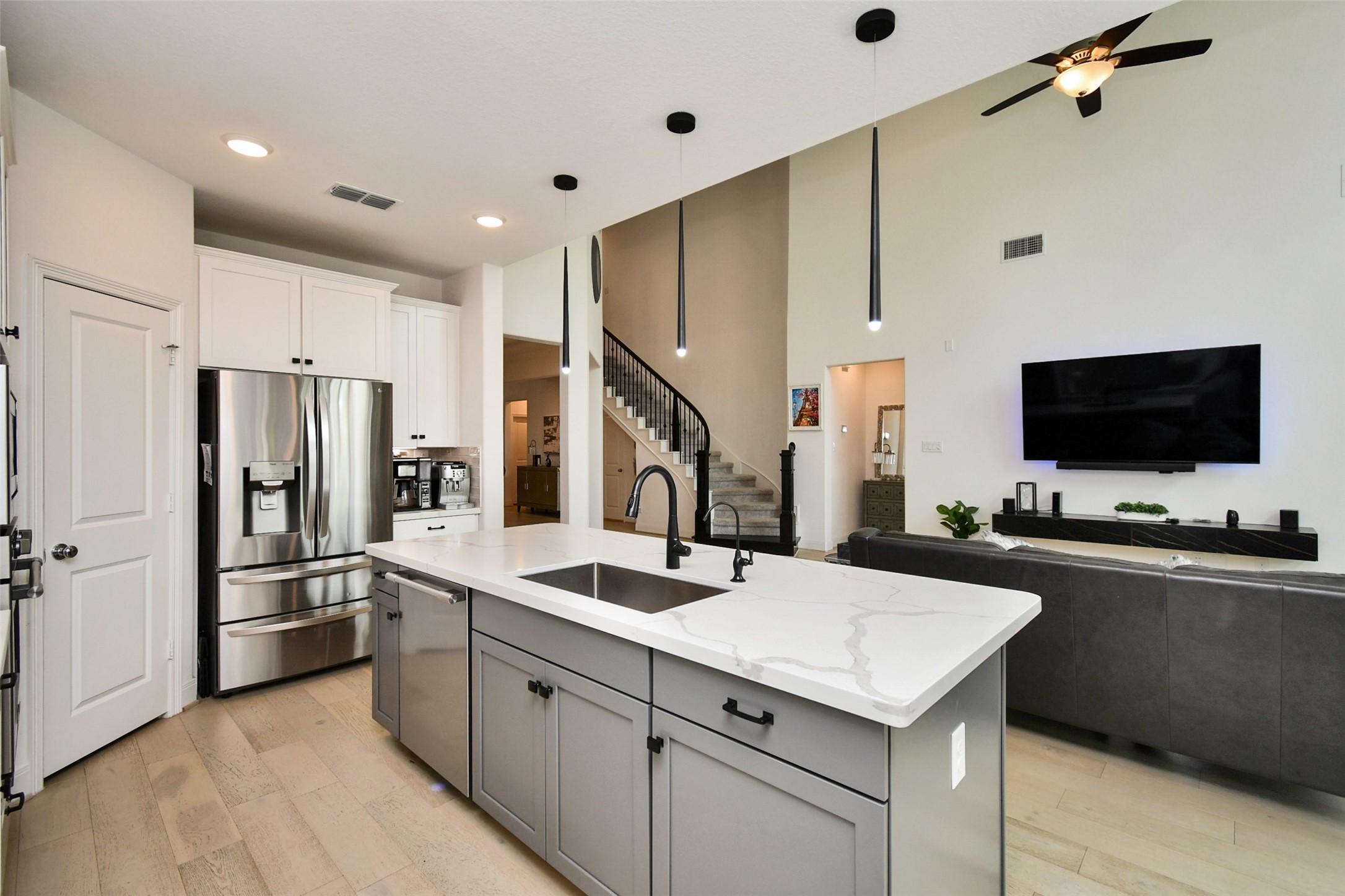 8922 Stanley Oak Drive Property Photo 3