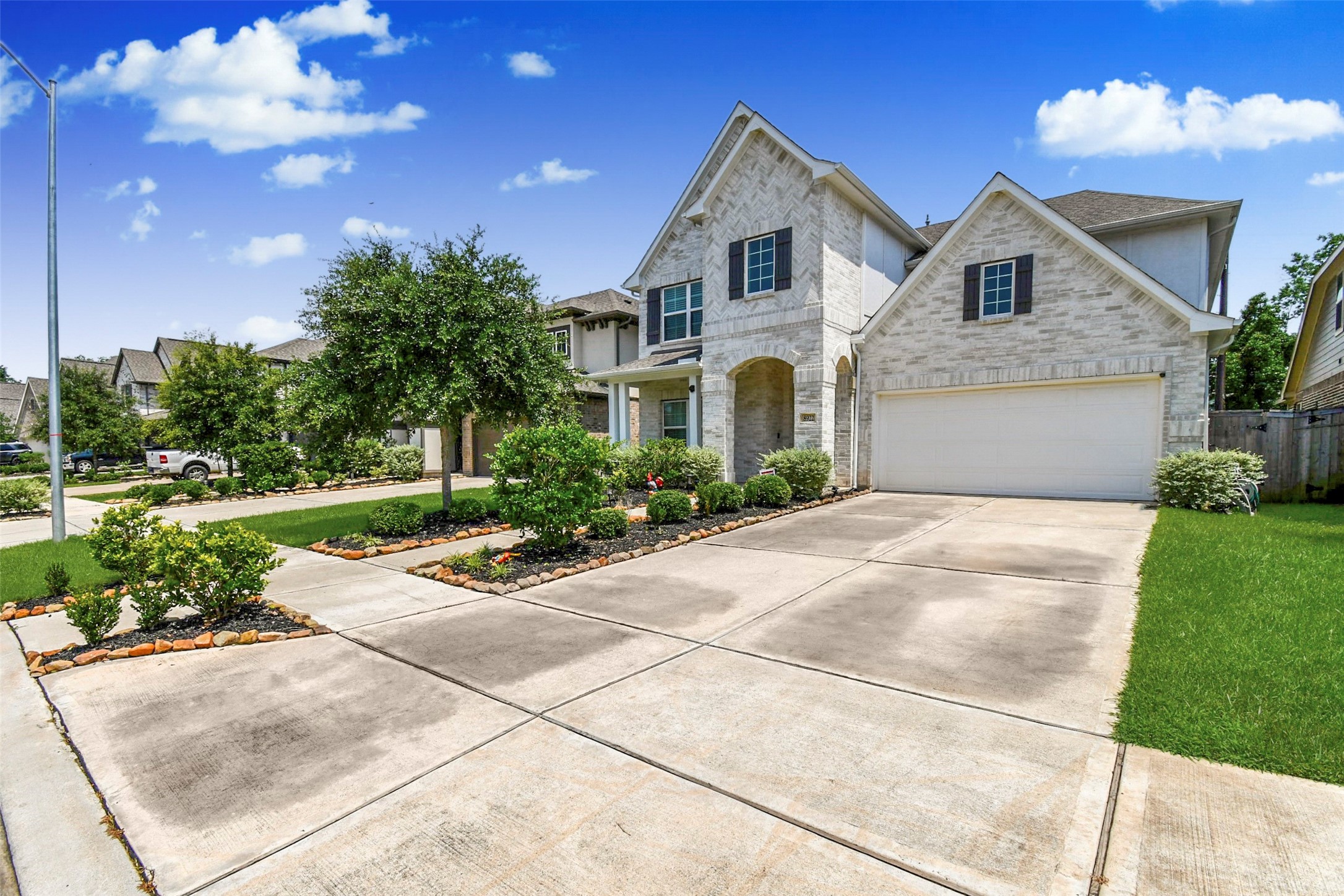 8922 Stanley Oak Drive Property Photo 4