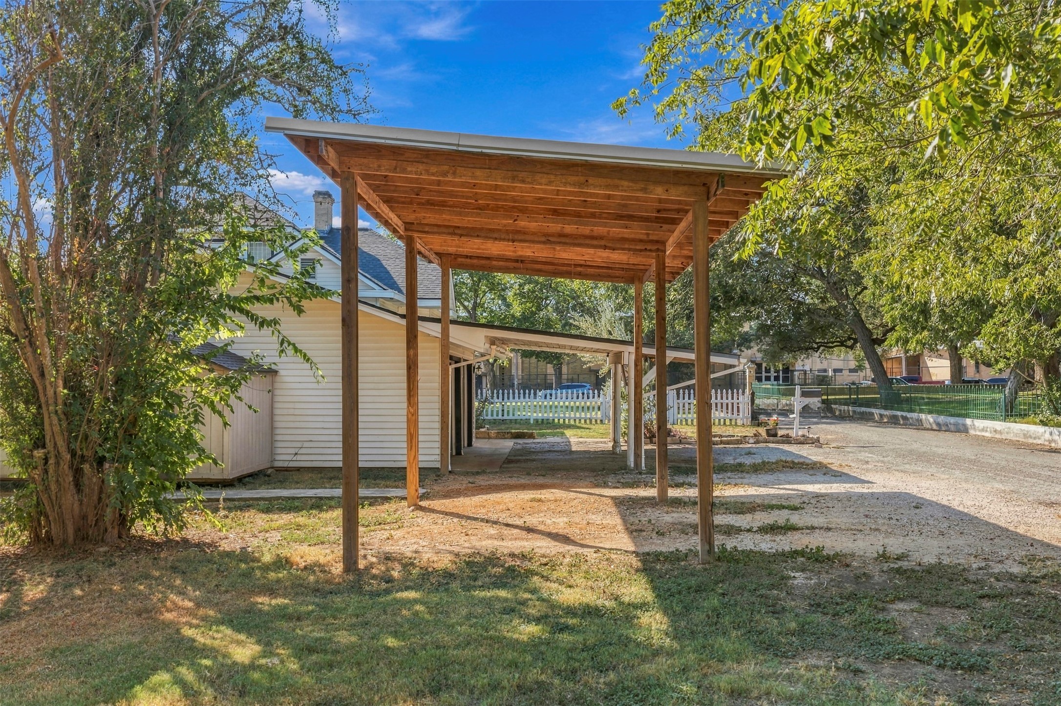 915 Saint Lawrence Street Property Photo 46