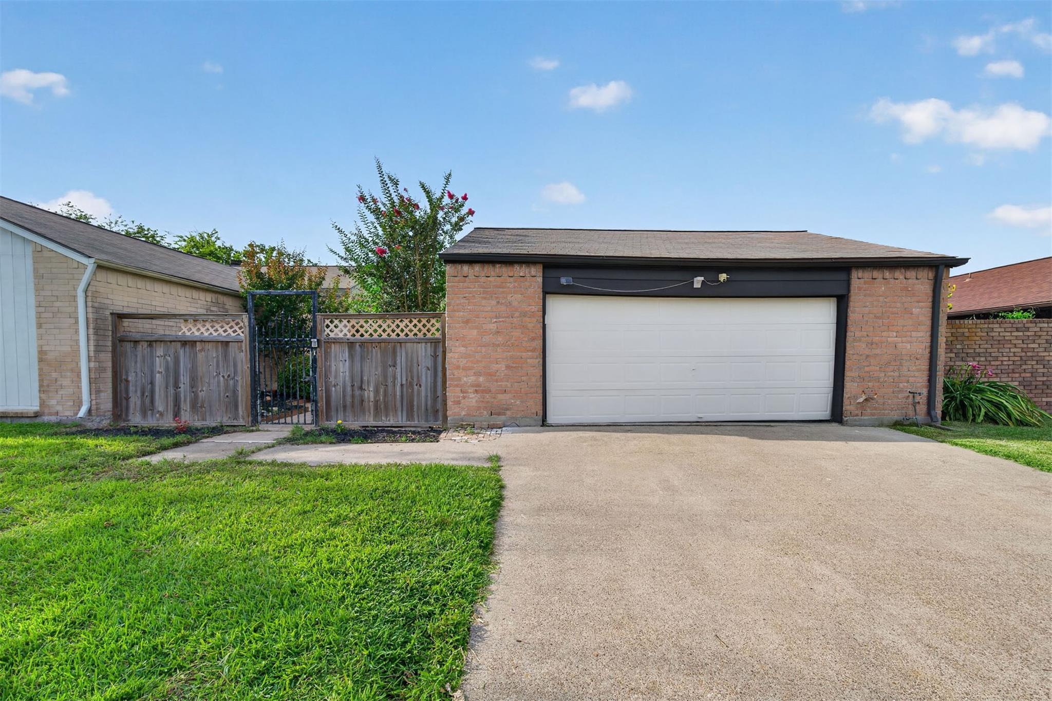 6 Quailwood Drive, Baytown Tx 77521 Property Photo 1