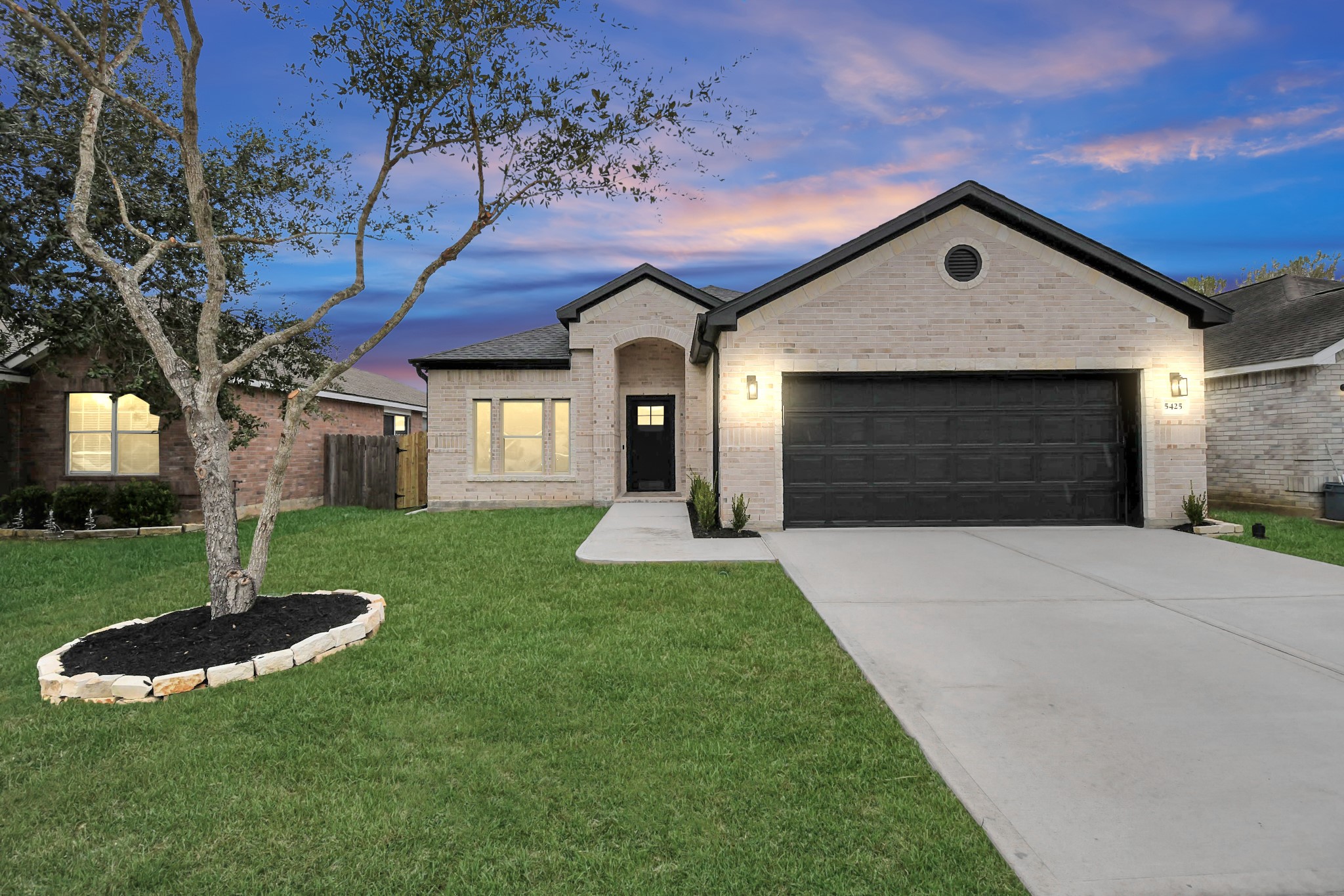 5425 Rio Ramos Street Property Photo