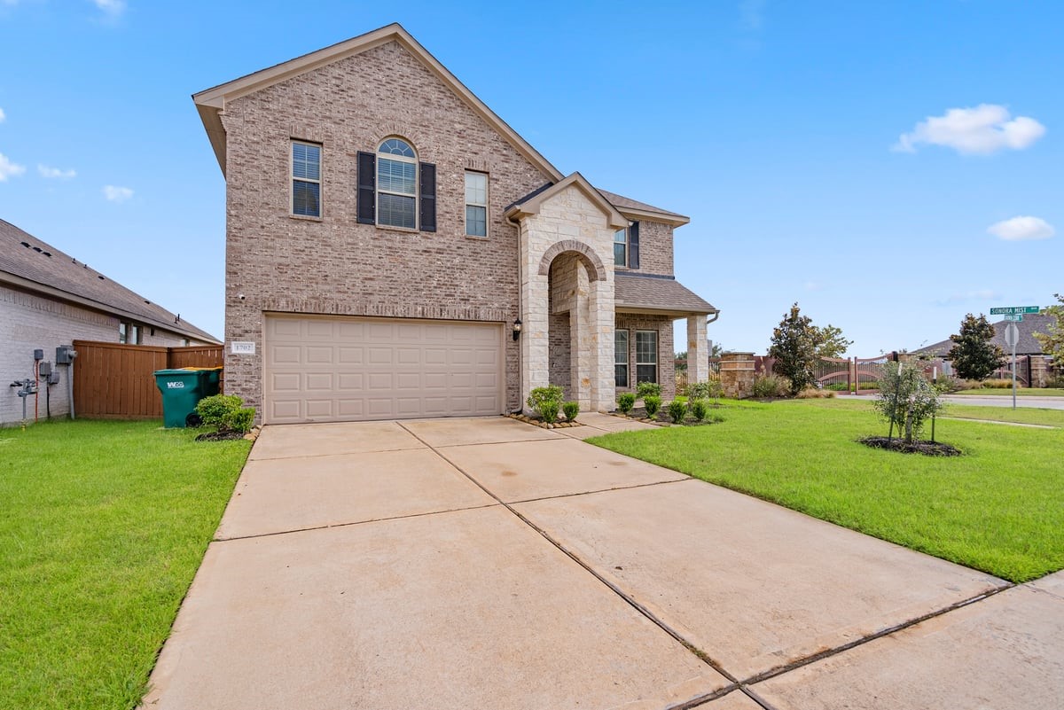 1702 Darwin Cedar Drive Property Photo 8