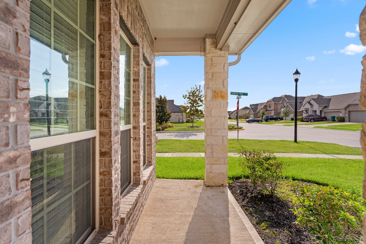 1702 Darwin Cedar Drive Property Photo 9