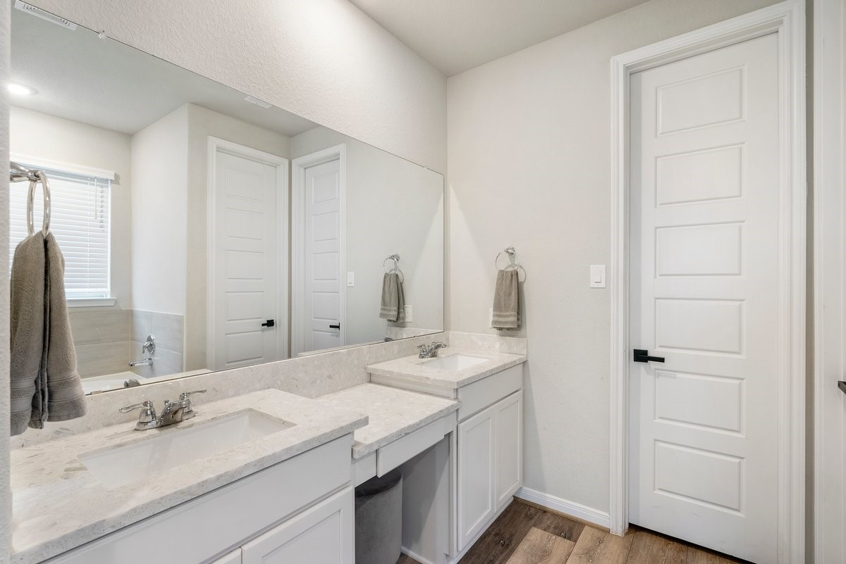 1702 Darwin Cedar Drive Property Photo 27