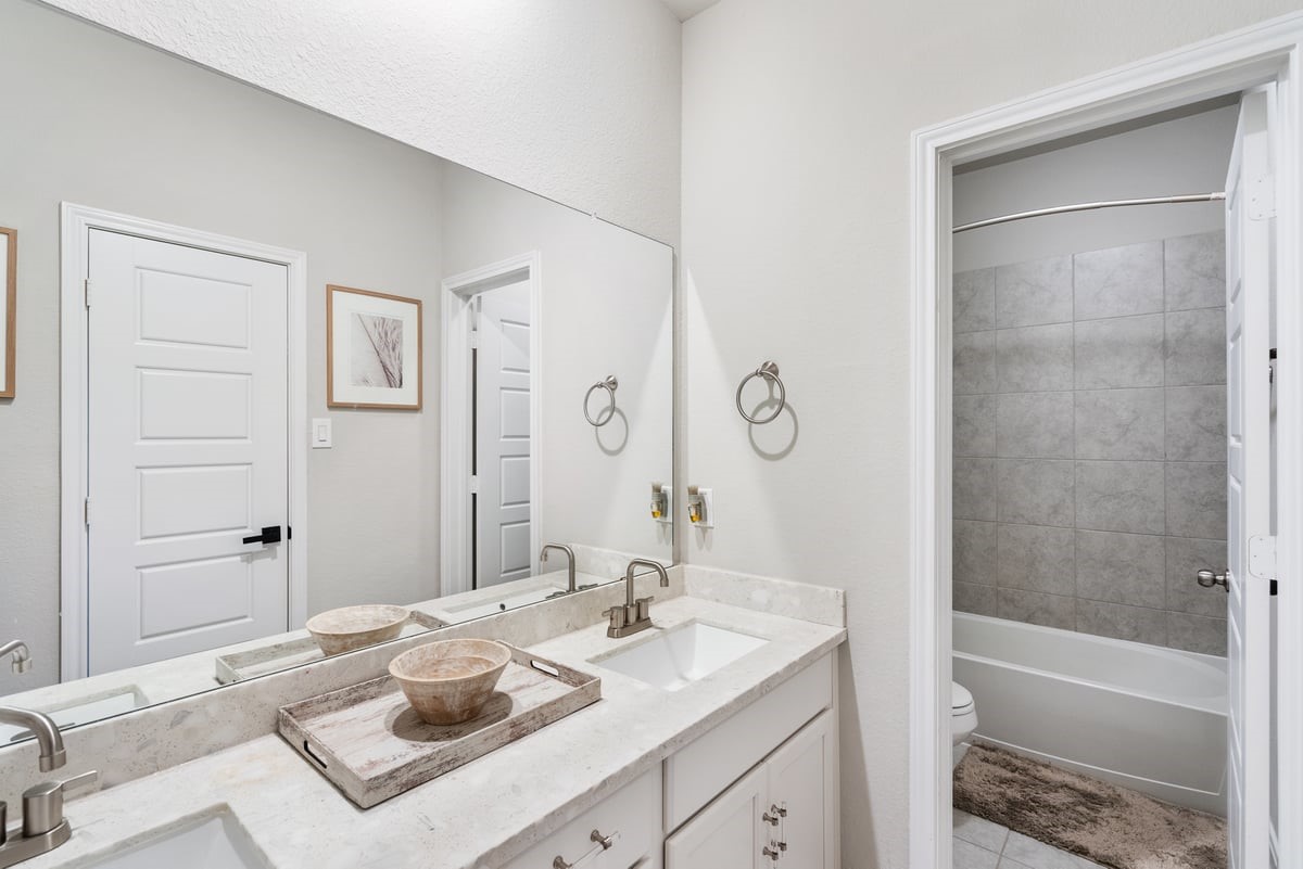 1702 Darwin Cedar Drive Property Photo 34