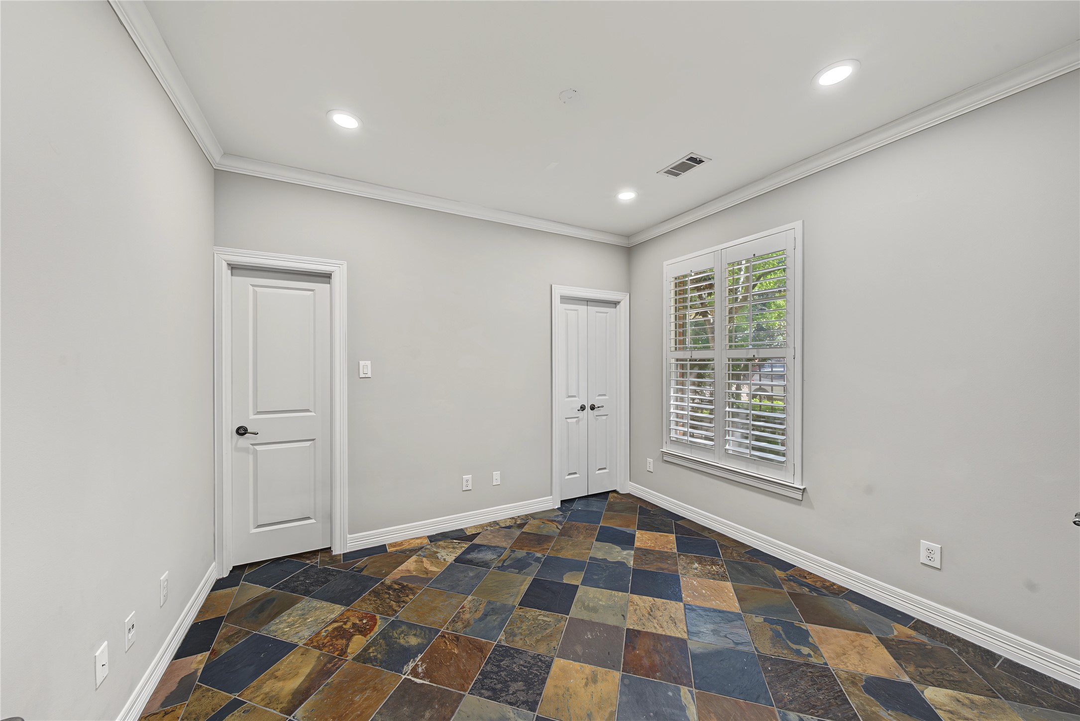 2188 Bancroft Street Property Photo 8