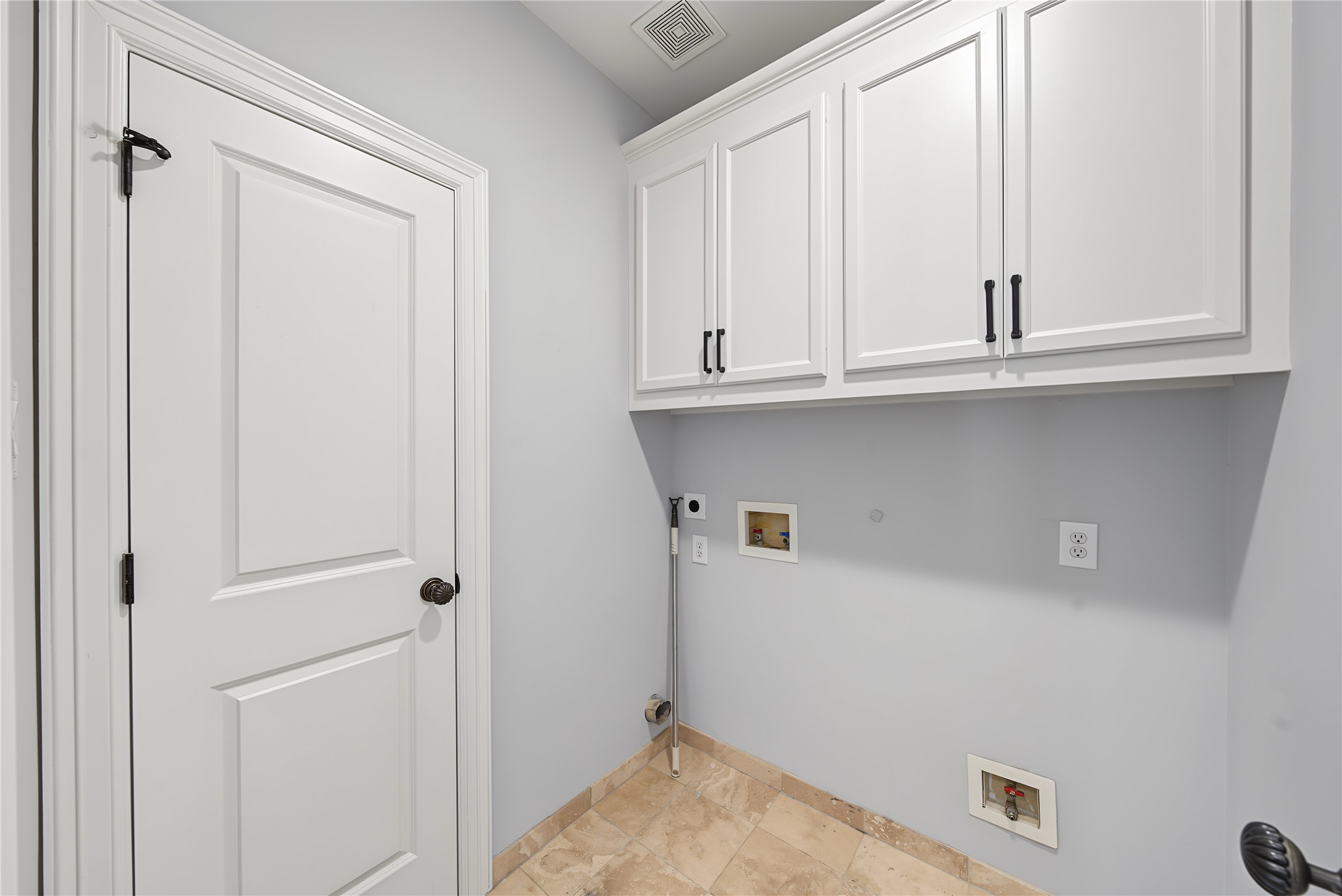 2188 Bancroft Street Property Photo 27