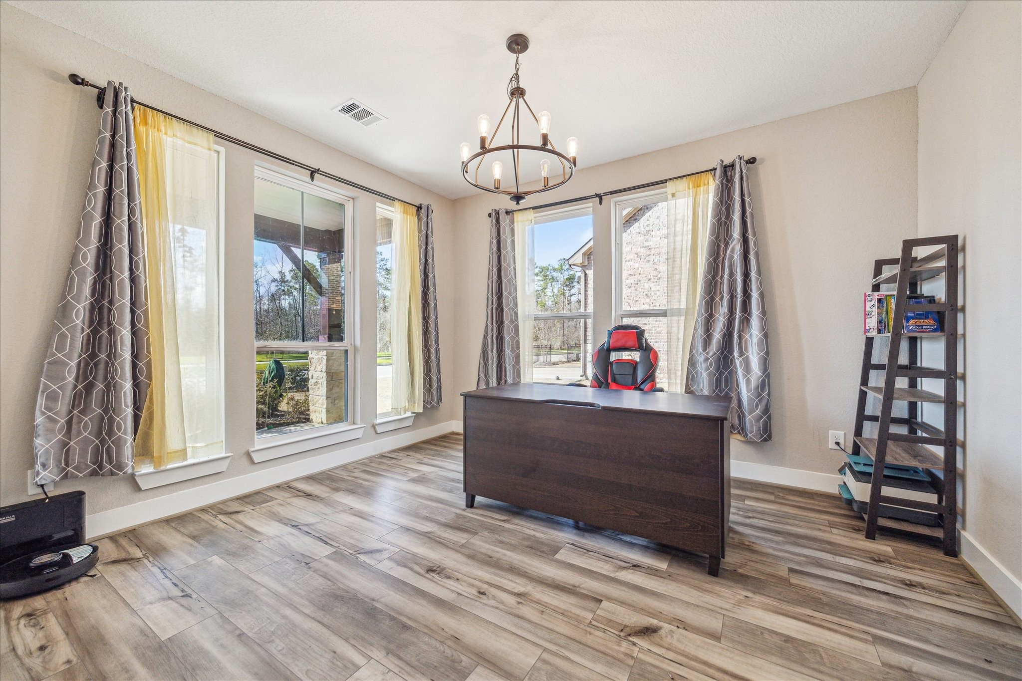 17547 Harpers Way Property Photo 6